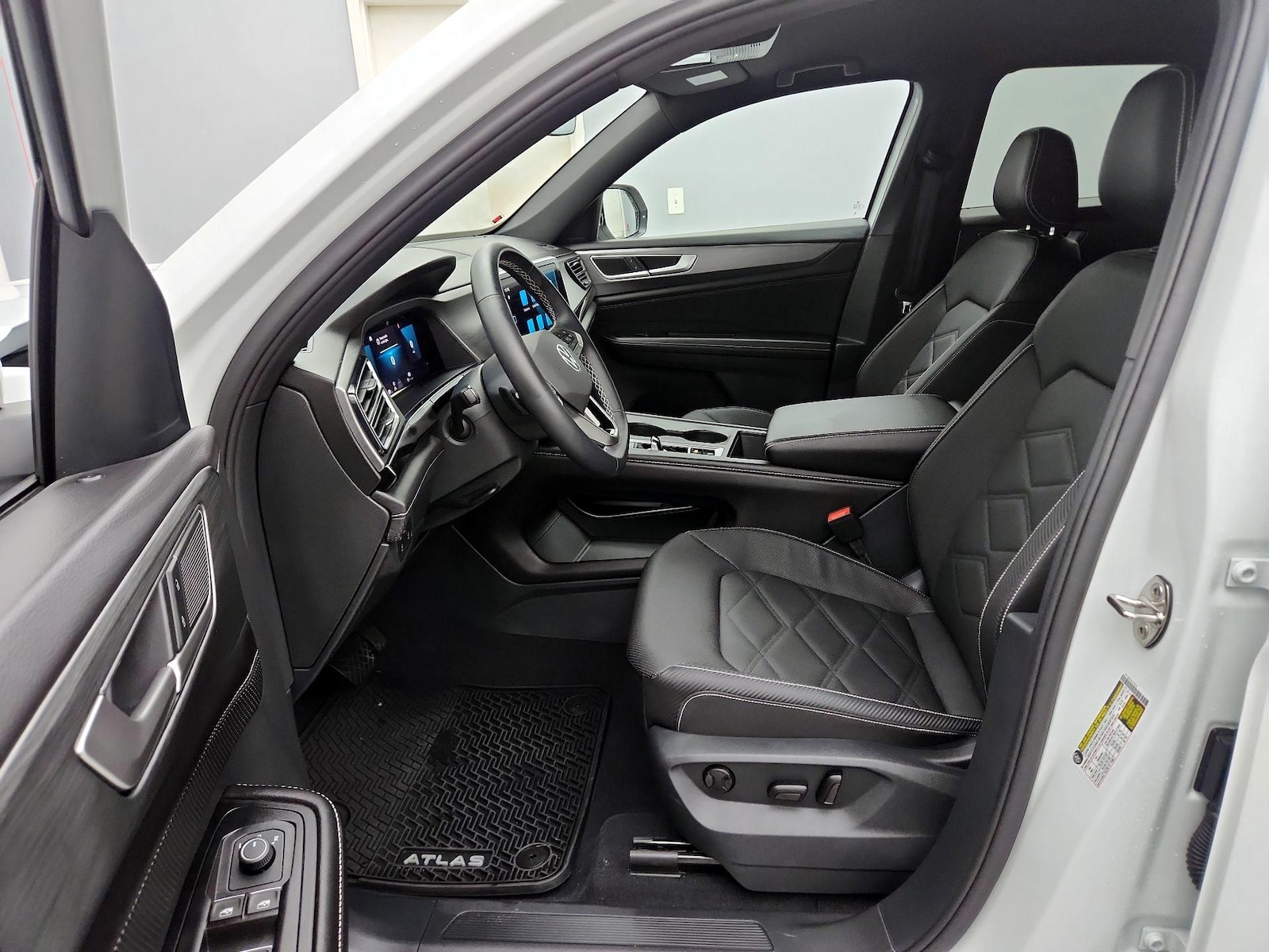 2025 Volkswagen Atlas Cross Sport SE - Photo 12