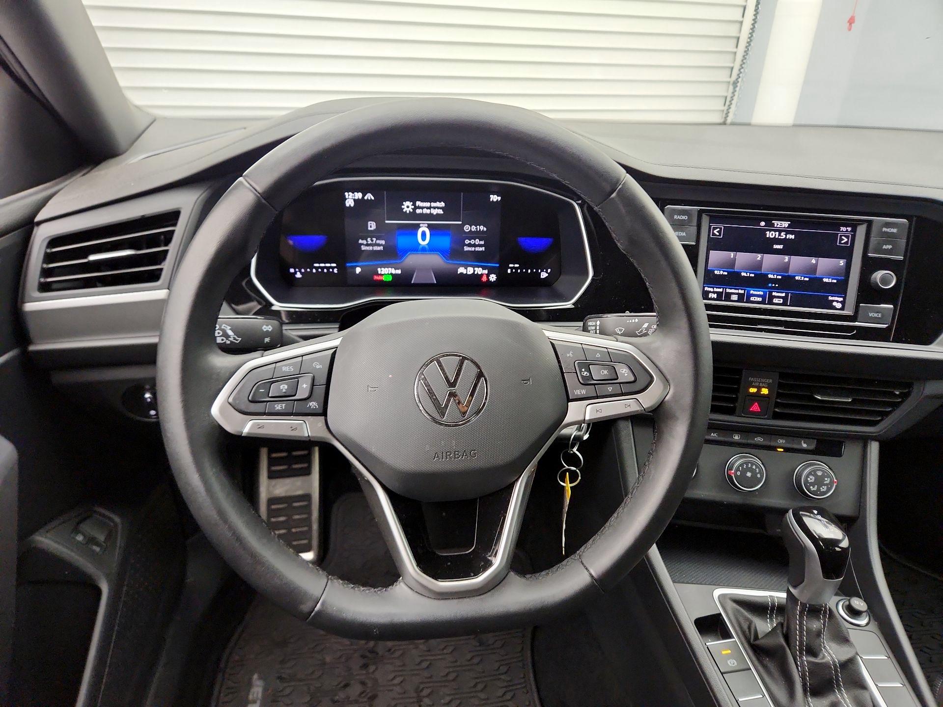 Thumbnail: 2024 Volkswagen Jetta - 10