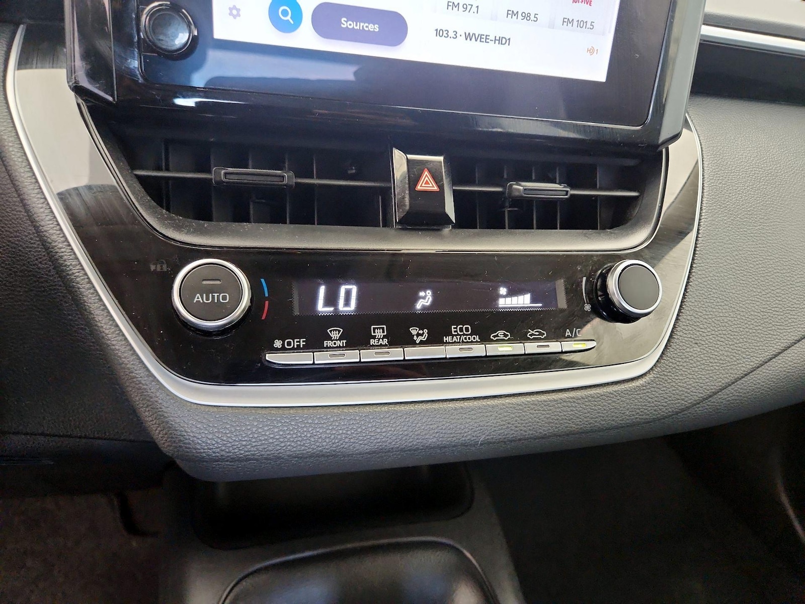 2023 Toyota Corolla LE - Photo 17