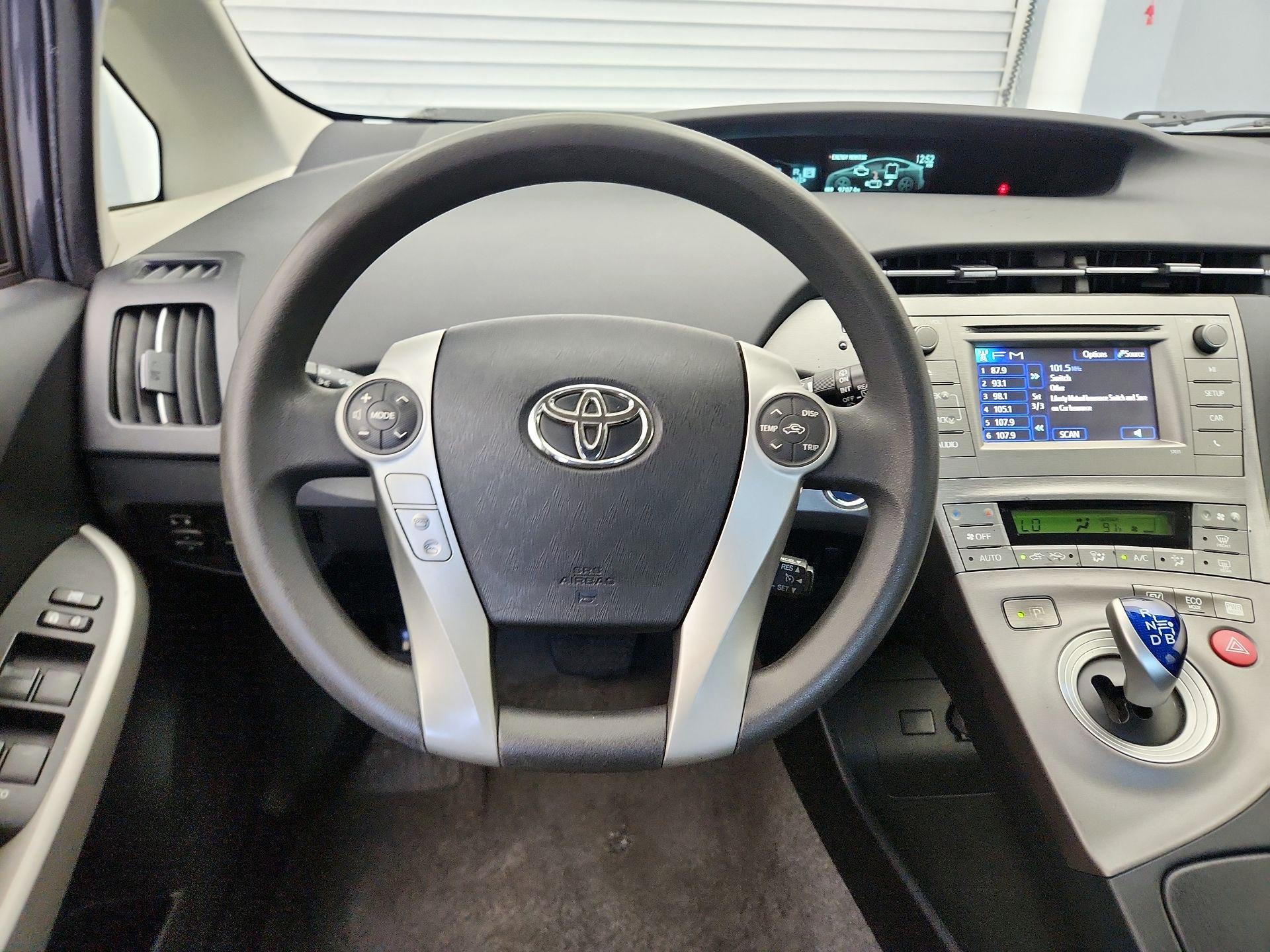Thumbnail: 2015 Toyota Prius - 10