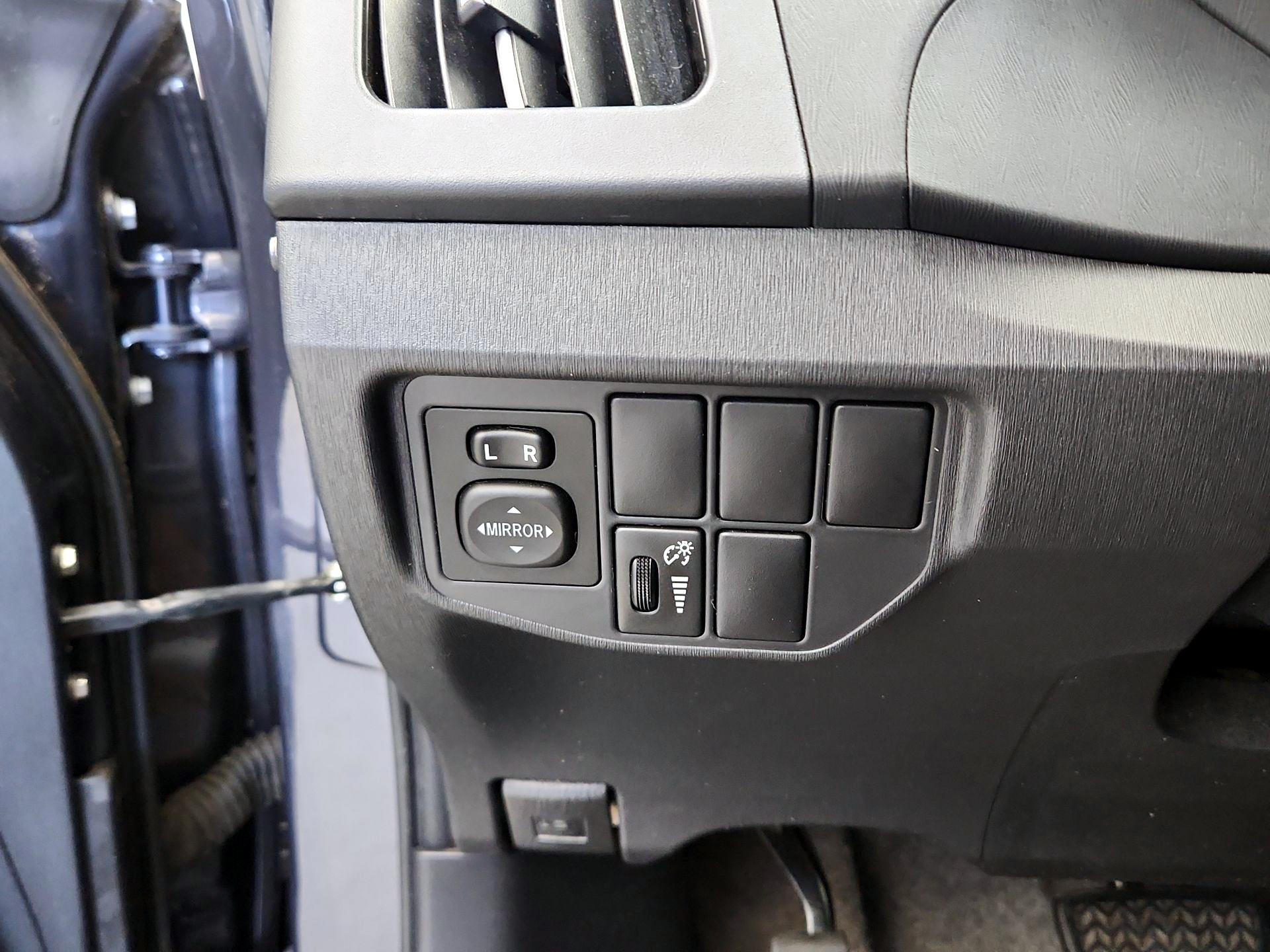 Thumbnail: 2015 Toyota Prius - 13