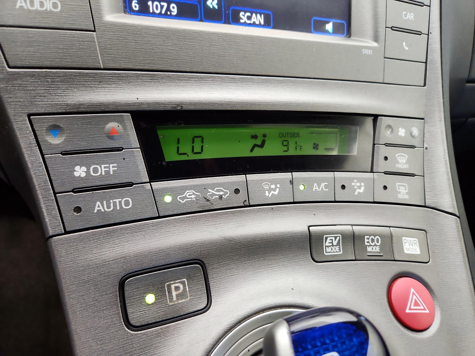 Thumbnail: 2015 Toyota Prius - 16