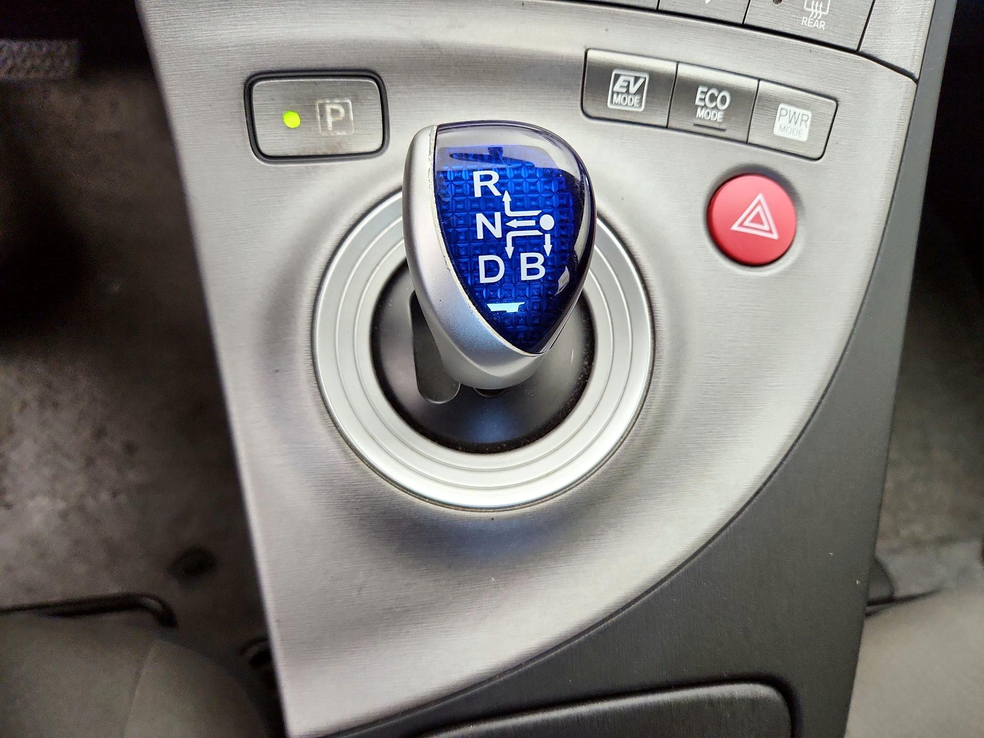 Thumbnail: 2015 Toyota Prius - 17