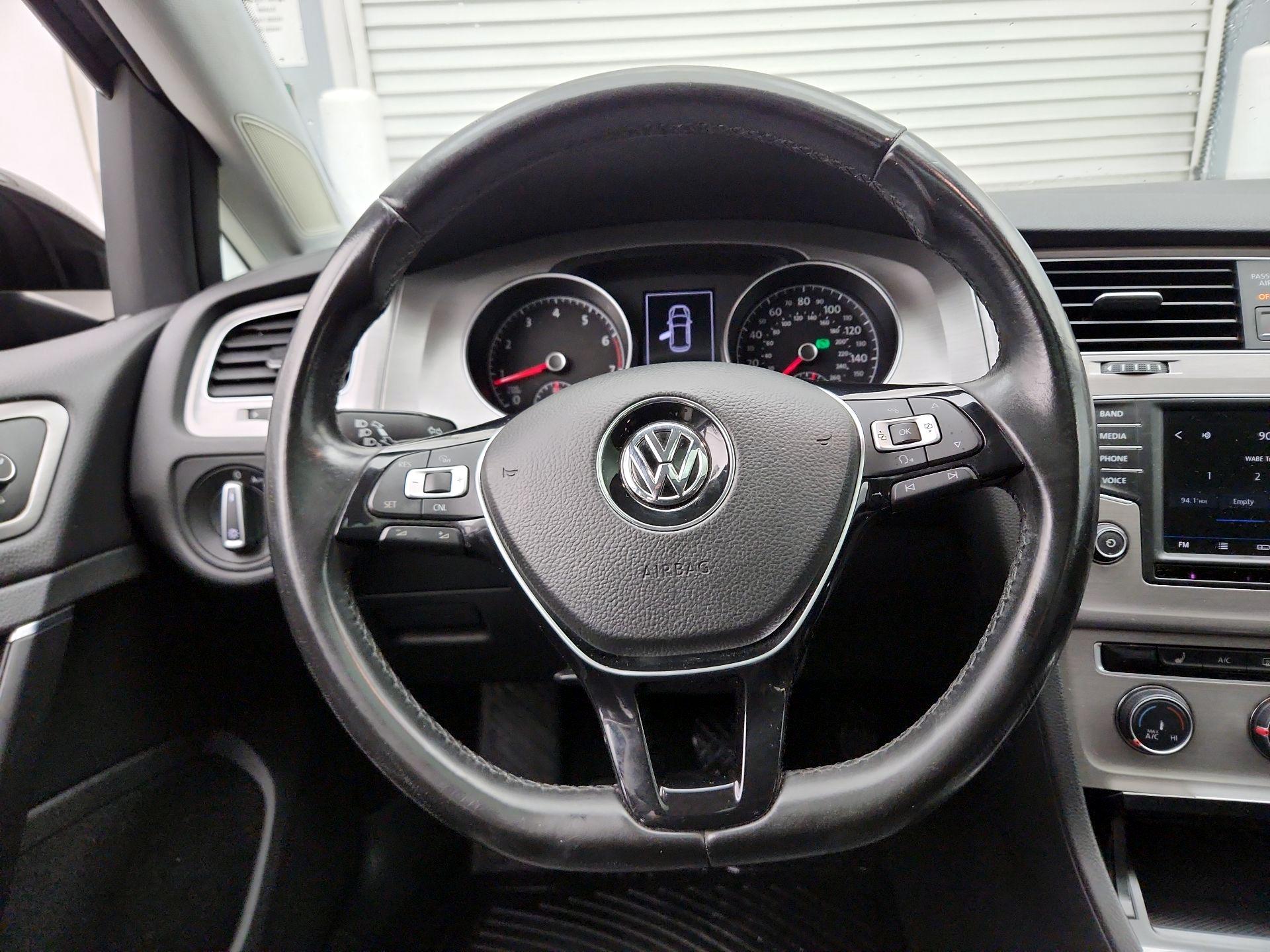 Thumbnail: 2017 Volkswagen Golf - 10