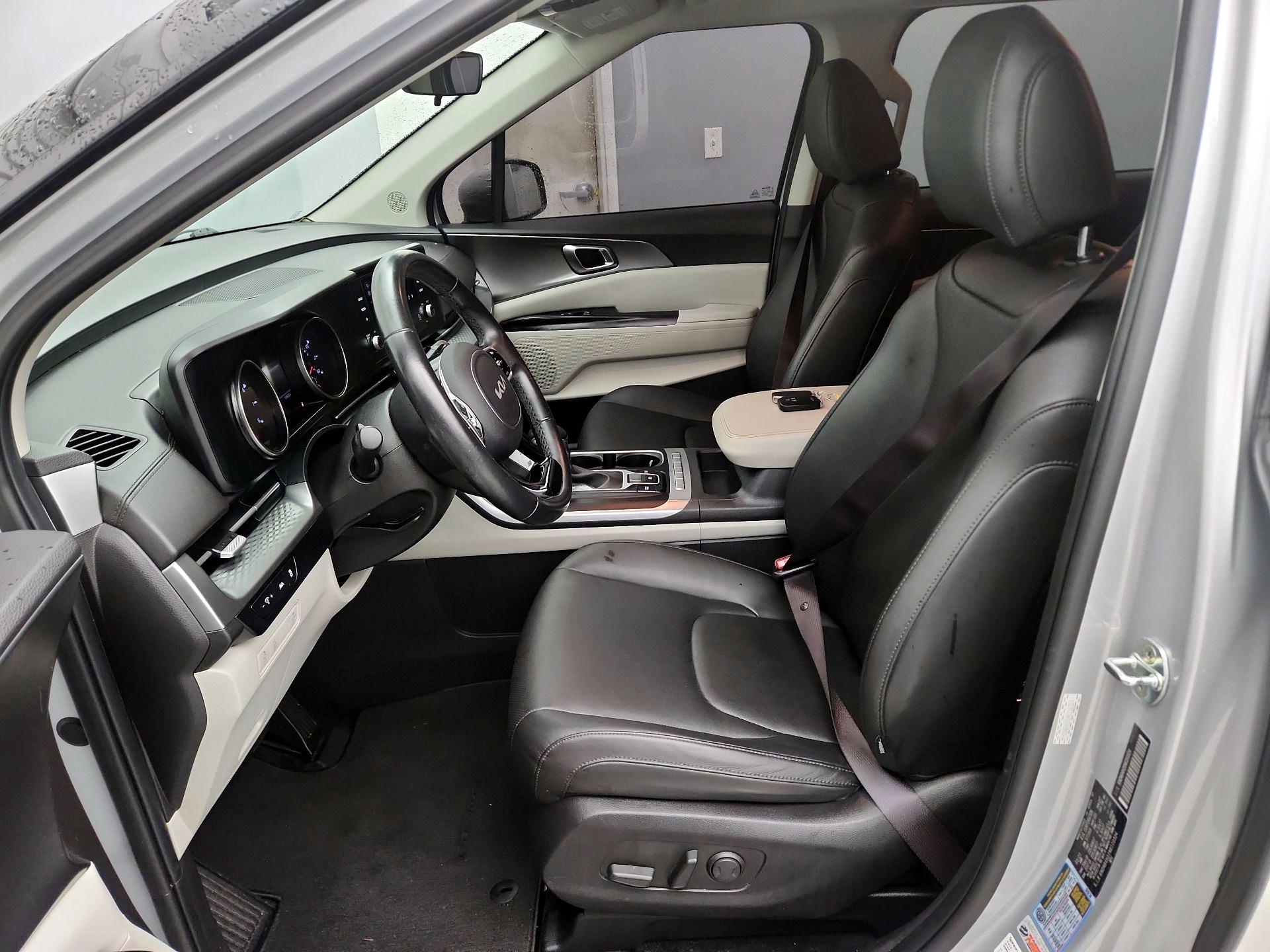 Thumbnail: 2022 Kia Carnival - 11