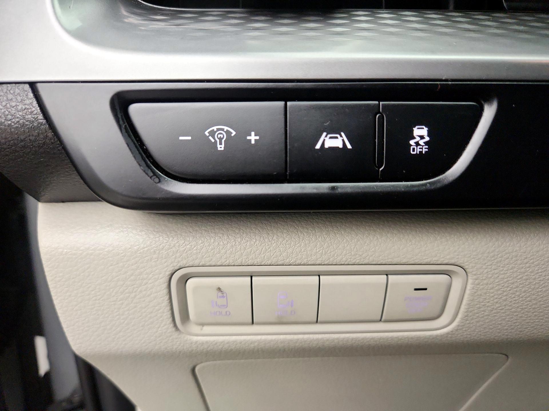 Thumbnail: 2022 Kia Carnival - 13