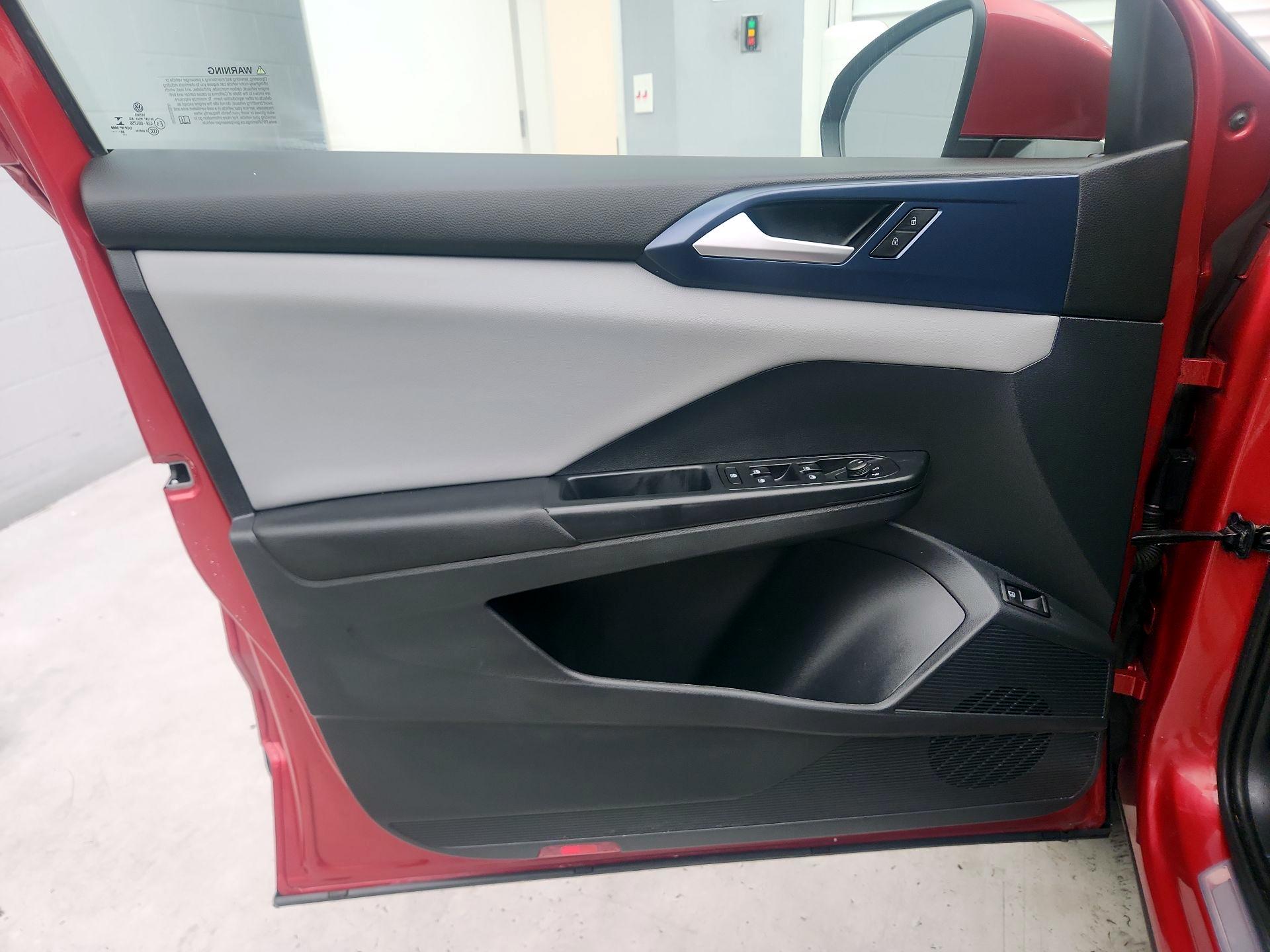 Thumbnail: 2022 Volkswagen Taos - 12
