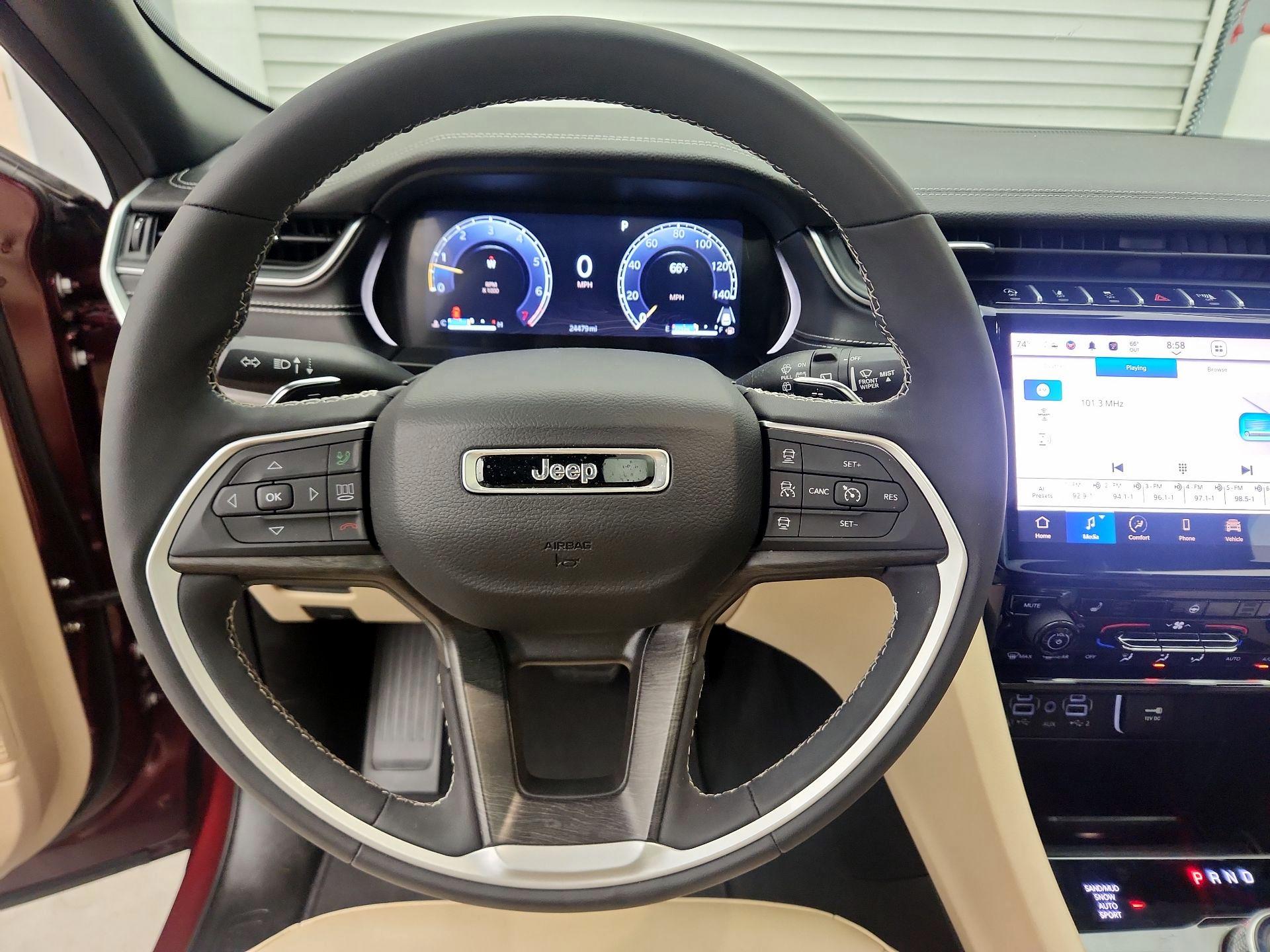 Thumbnail: 2024 Jeep Grand Cherokee - 10
