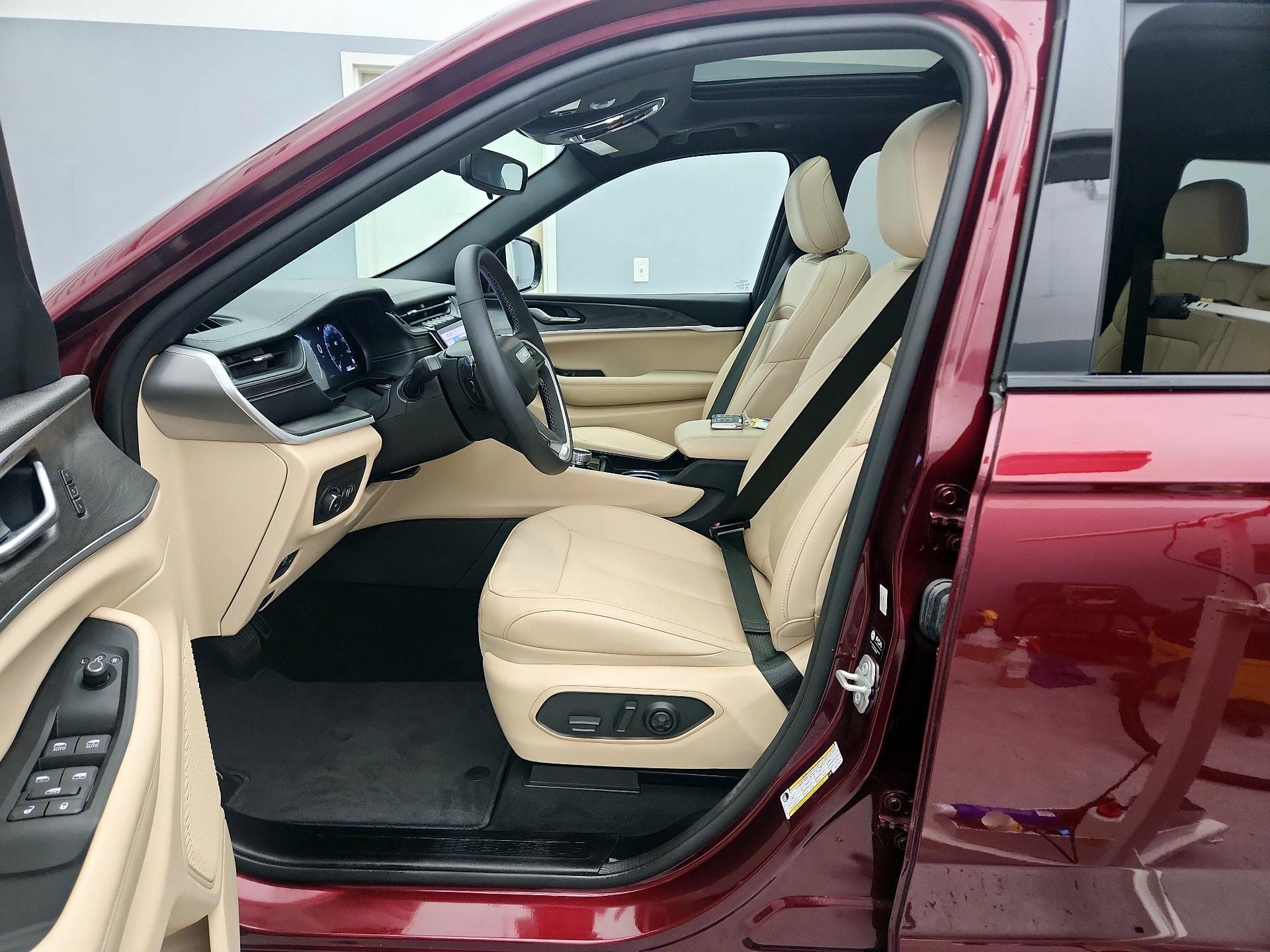 Thumbnail: 2024 Jeep Grand Cherokee - 11
