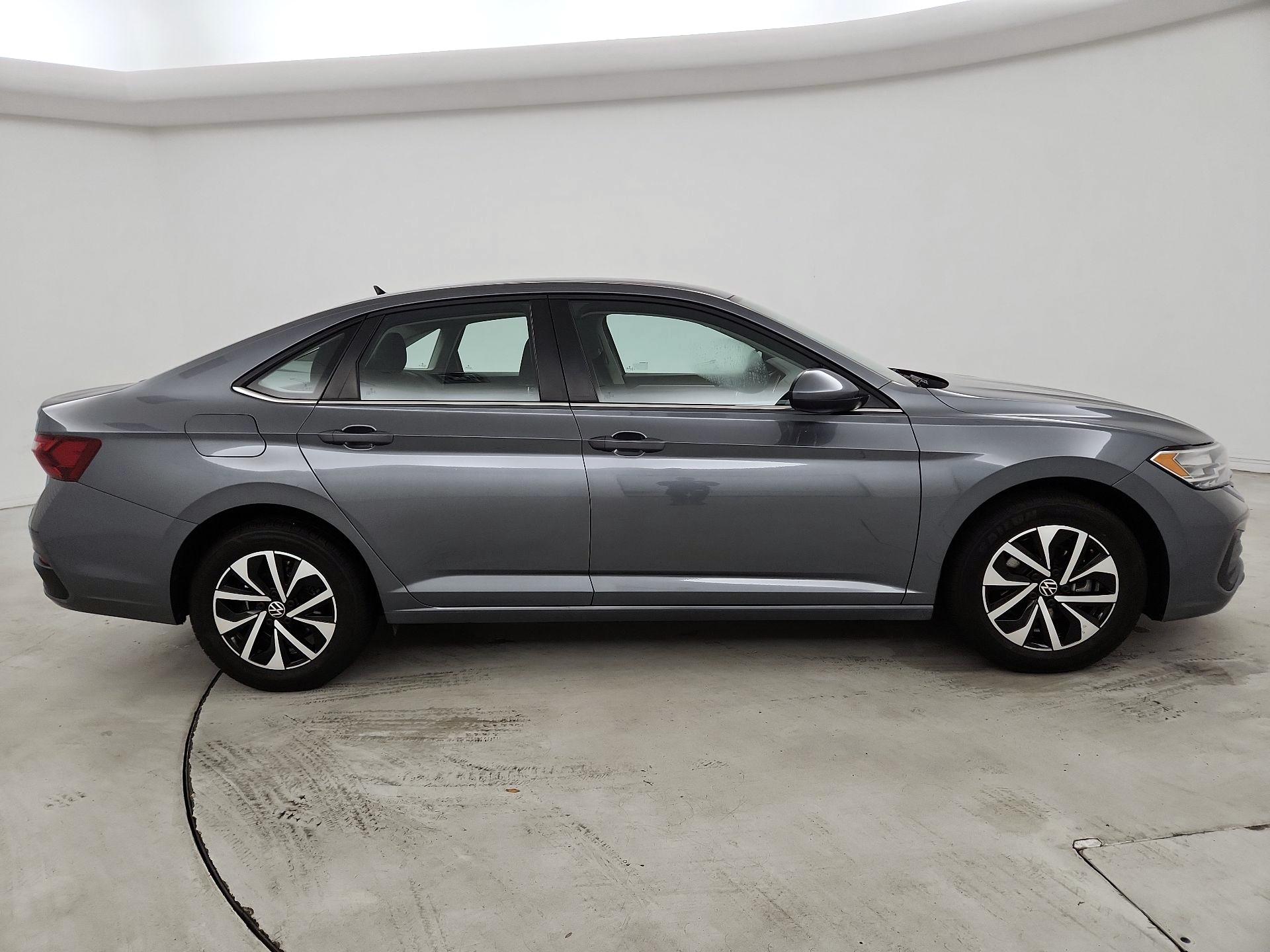 Thumbnail: 2024 Volkswagen Jetta - 4