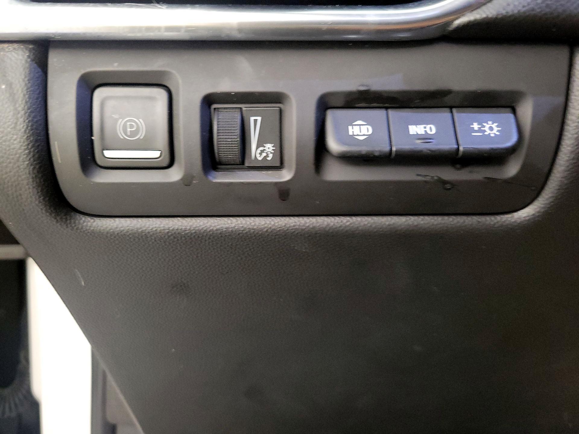 Thumbnail: 2021 Cadillac XT4 - 13