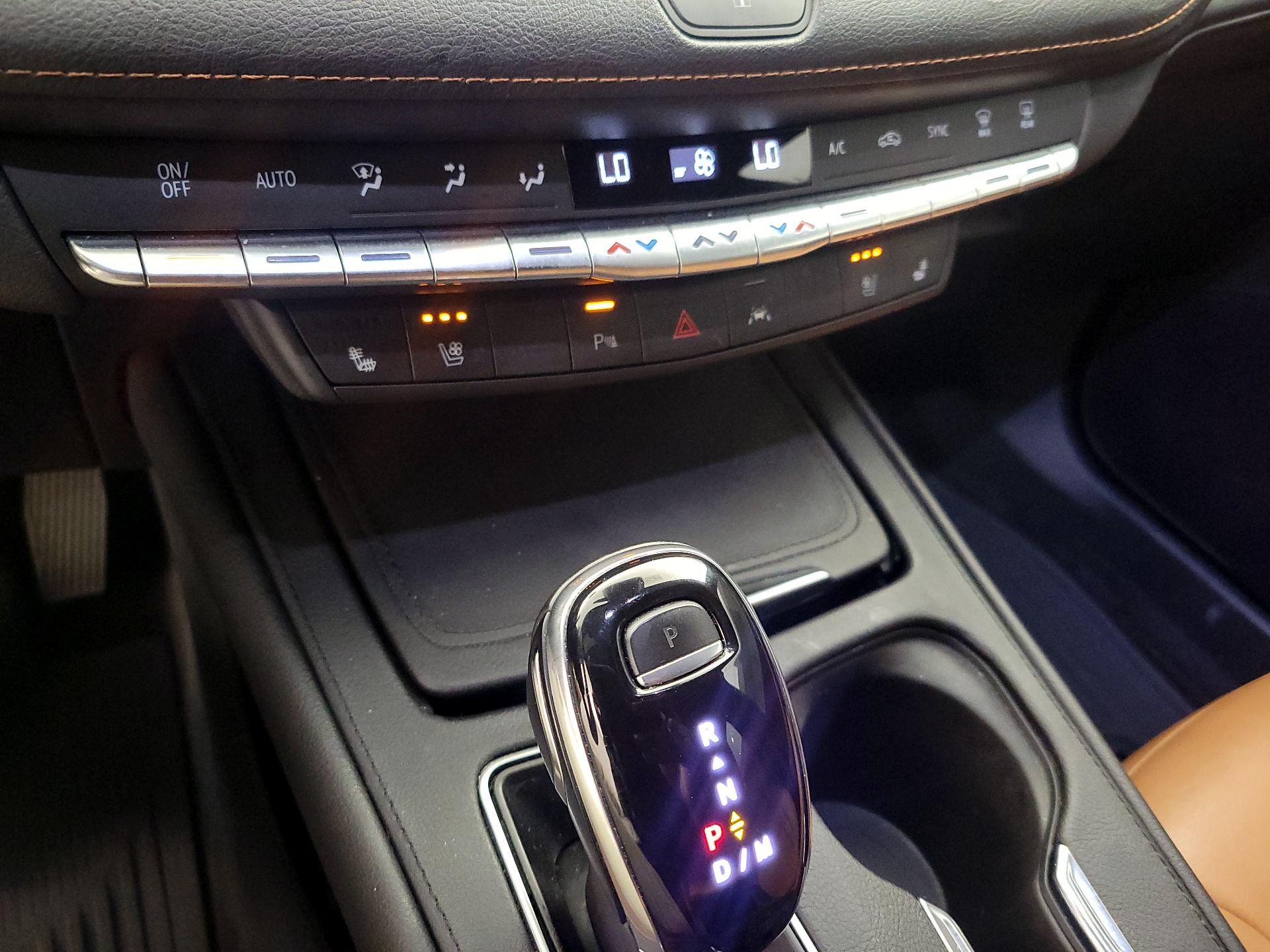 Thumbnail: 2021 Cadillac XT4 - 17