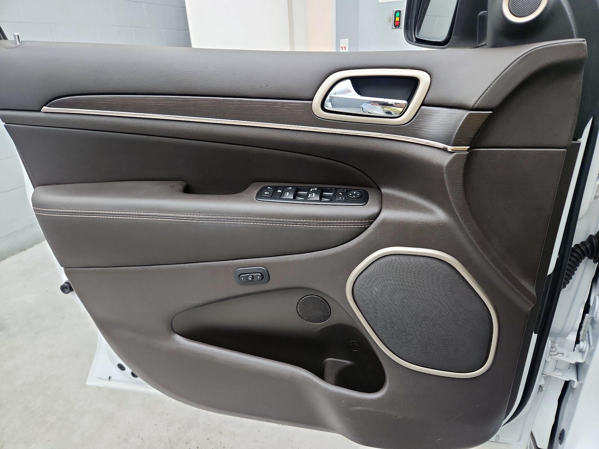 Thumbnail: 2014 Jeep Grand Cherokee - 12