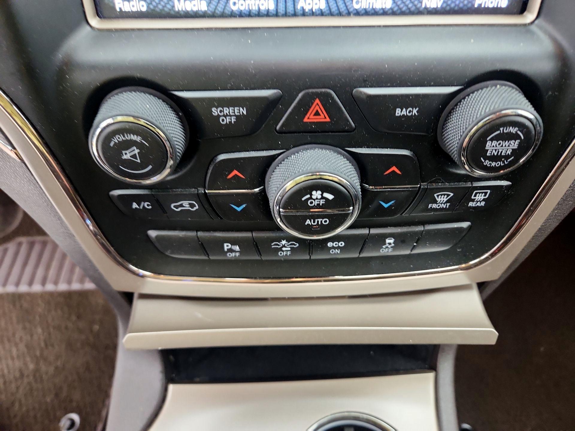 Thumbnail: 2014 Jeep Grand Cherokee - 17