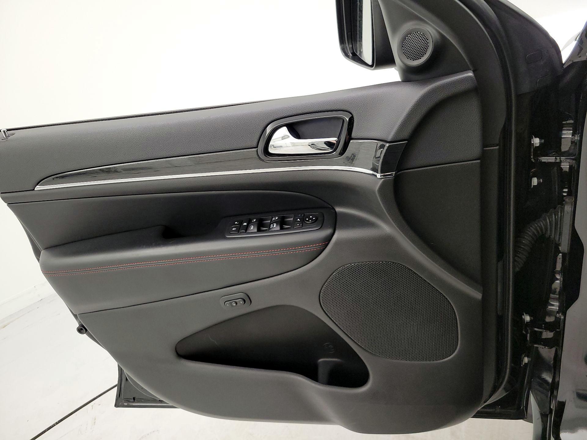 Thumbnail: 2020 Jeep Grand Cherokee - 12