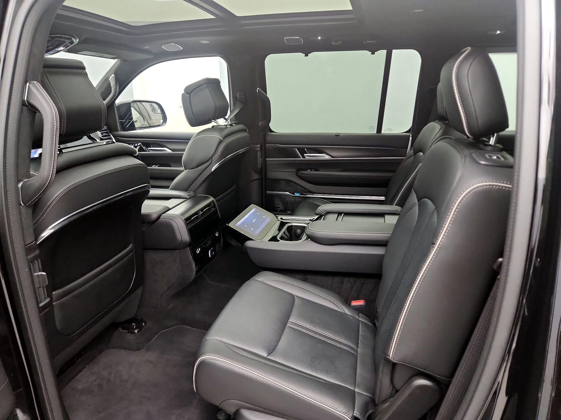 Thumbnail: 2024 Jeep Grand Wagoneer - 20