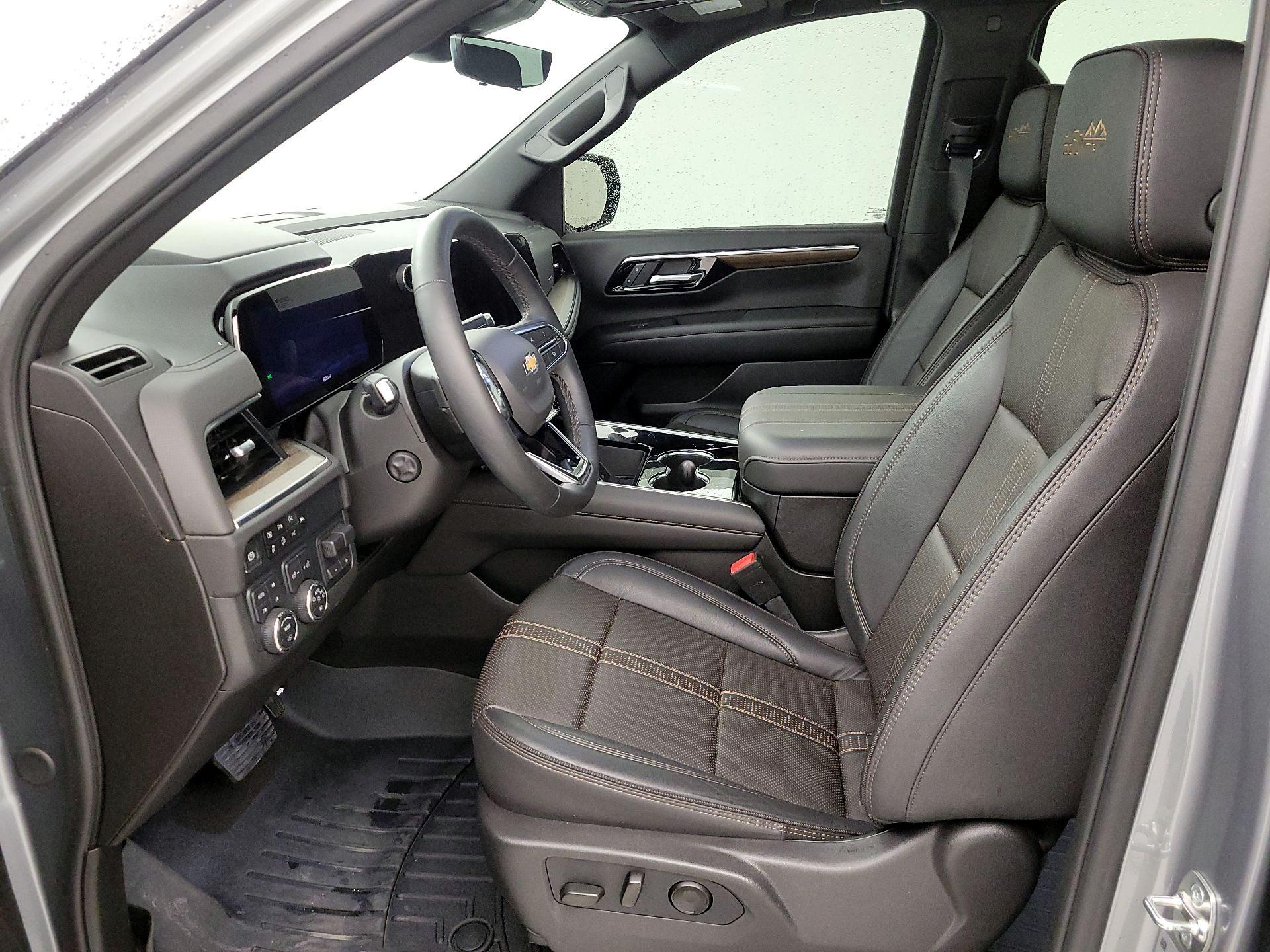Thumbnail: 2025 Chevrolet Suburban - 9