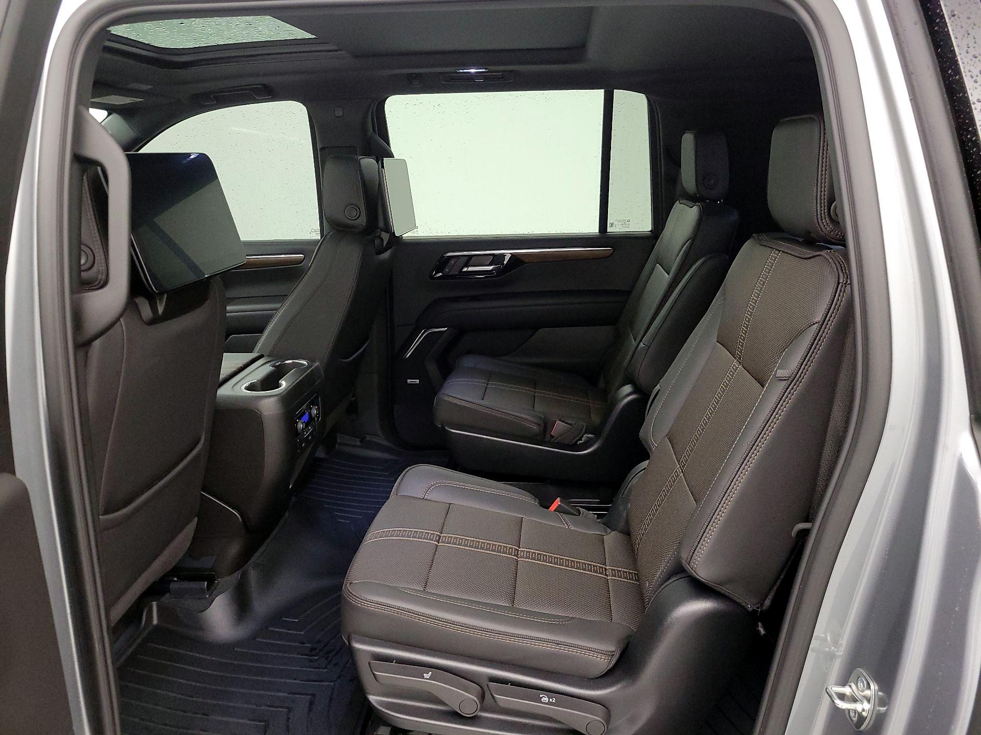 Thumbnail: 2025 Chevrolet Suburban - 19