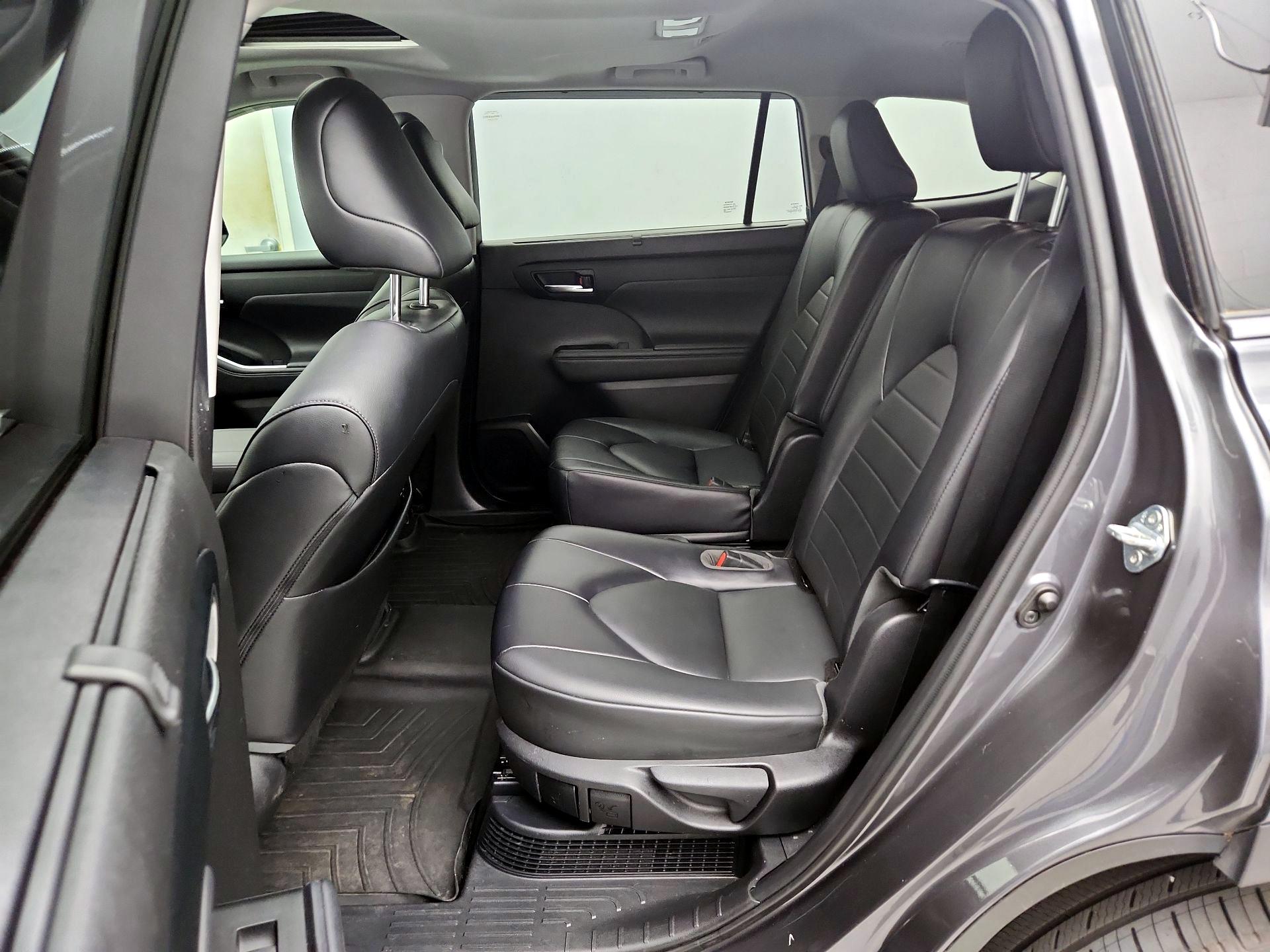 Thumbnail: 2022 Toyota Highlander - 20
