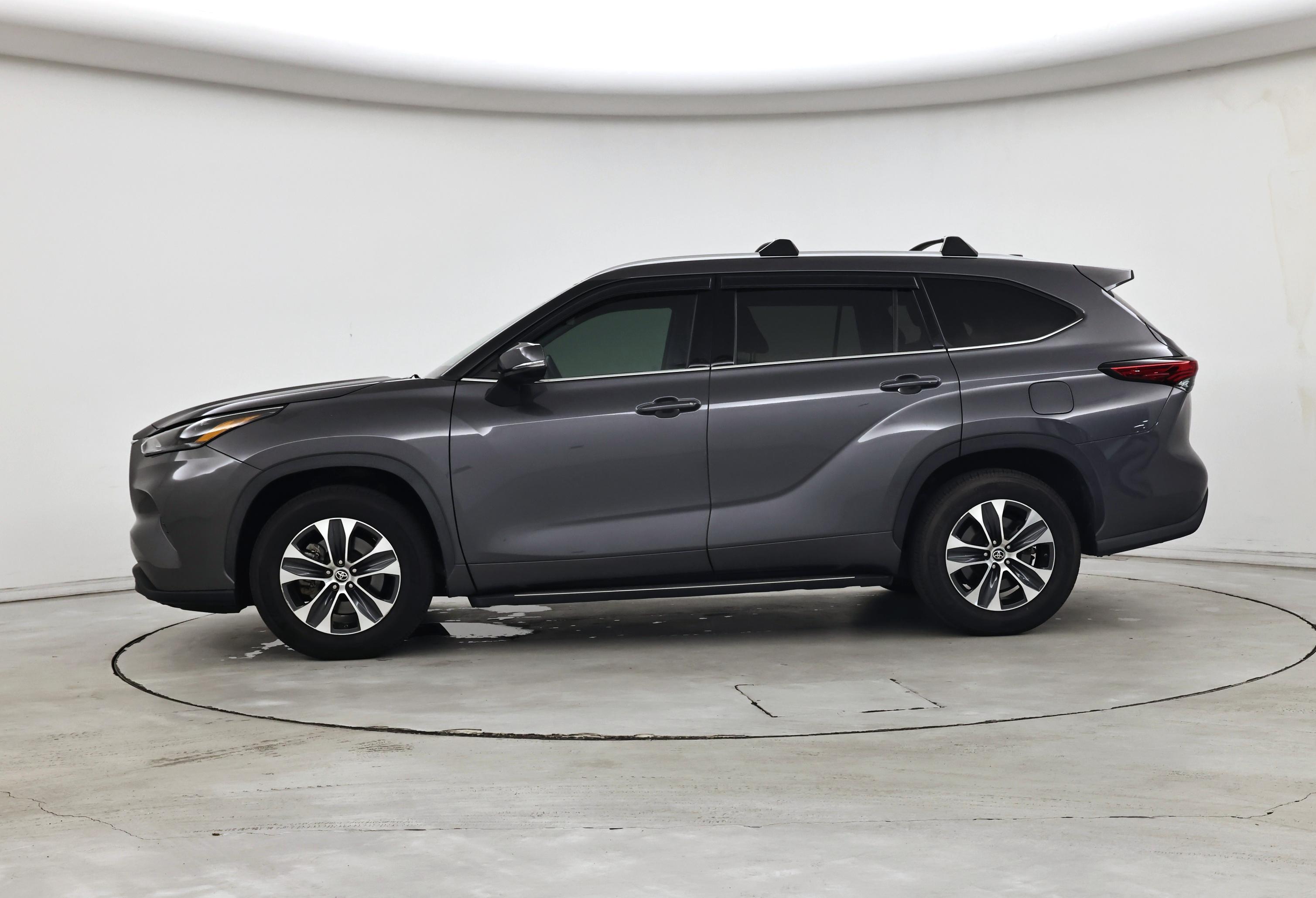 Thumbnail: 2022 Toyota Highlander - 3