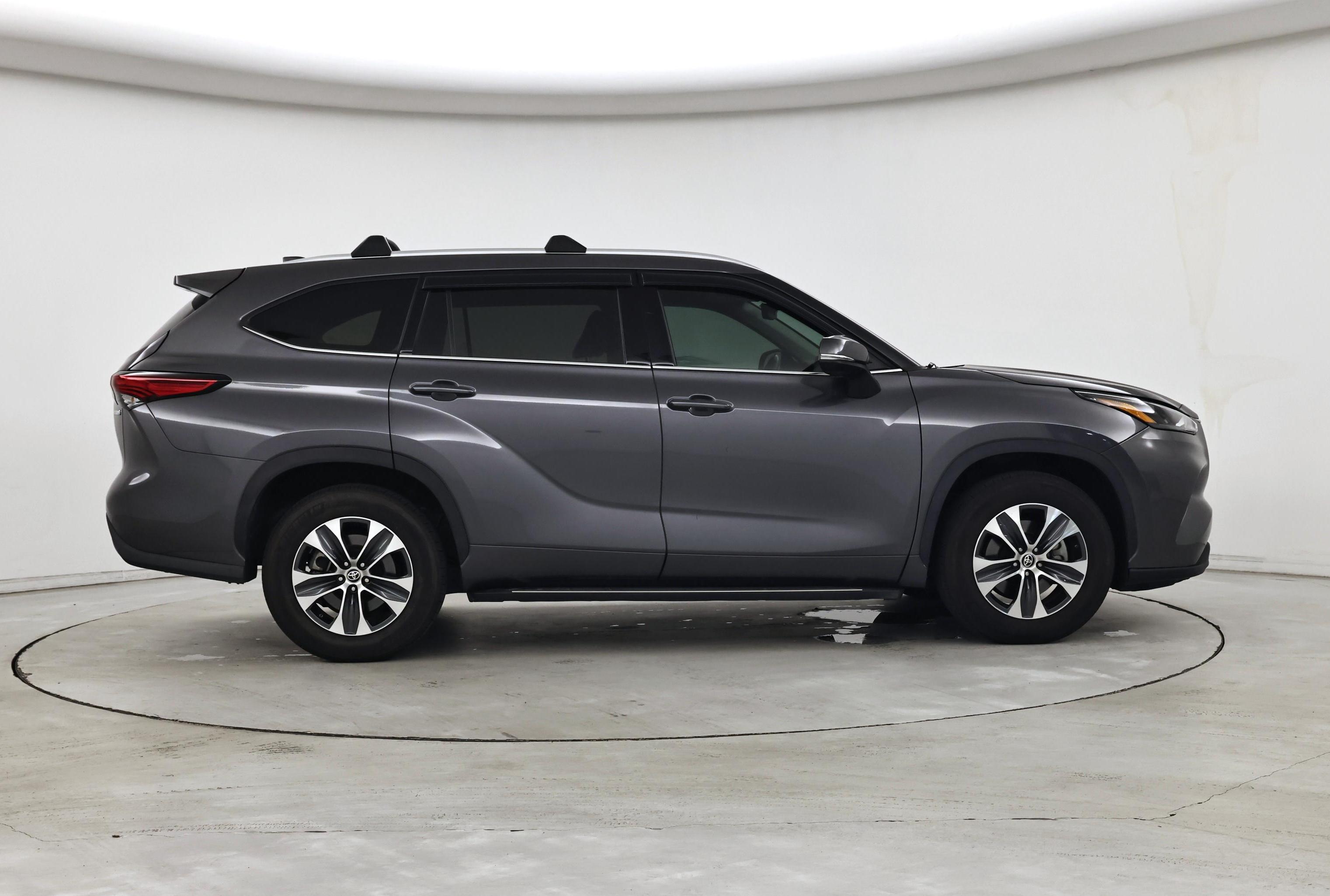 Thumbnail: 2022 Toyota Highlander - 7