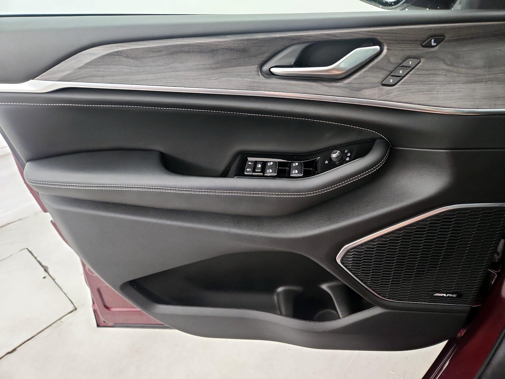 Thumbnail: 2023 Jeep Grand Cherokee - 12