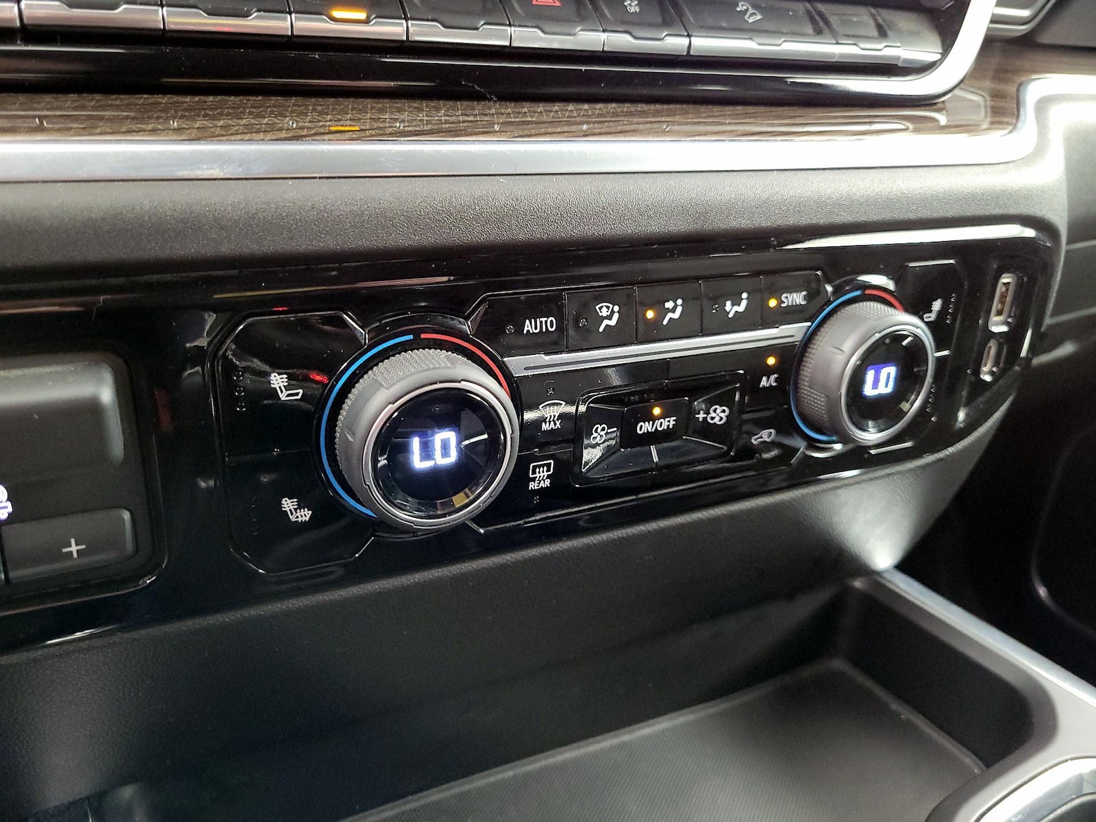 2022 Chevrolet Silverado 1500 RST - Photo 18