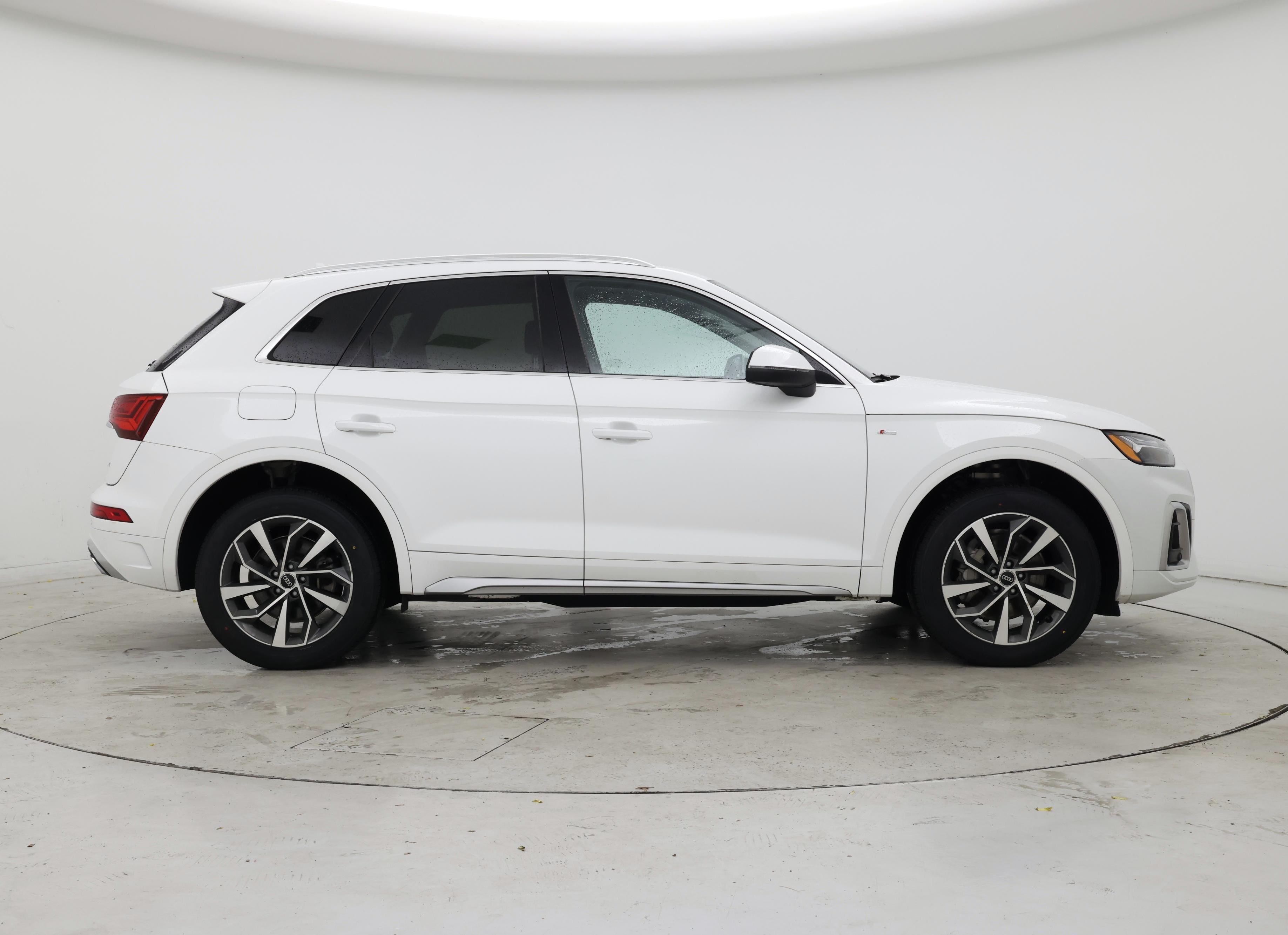 Thumbnail: 2023 Audi Q5 - 7
