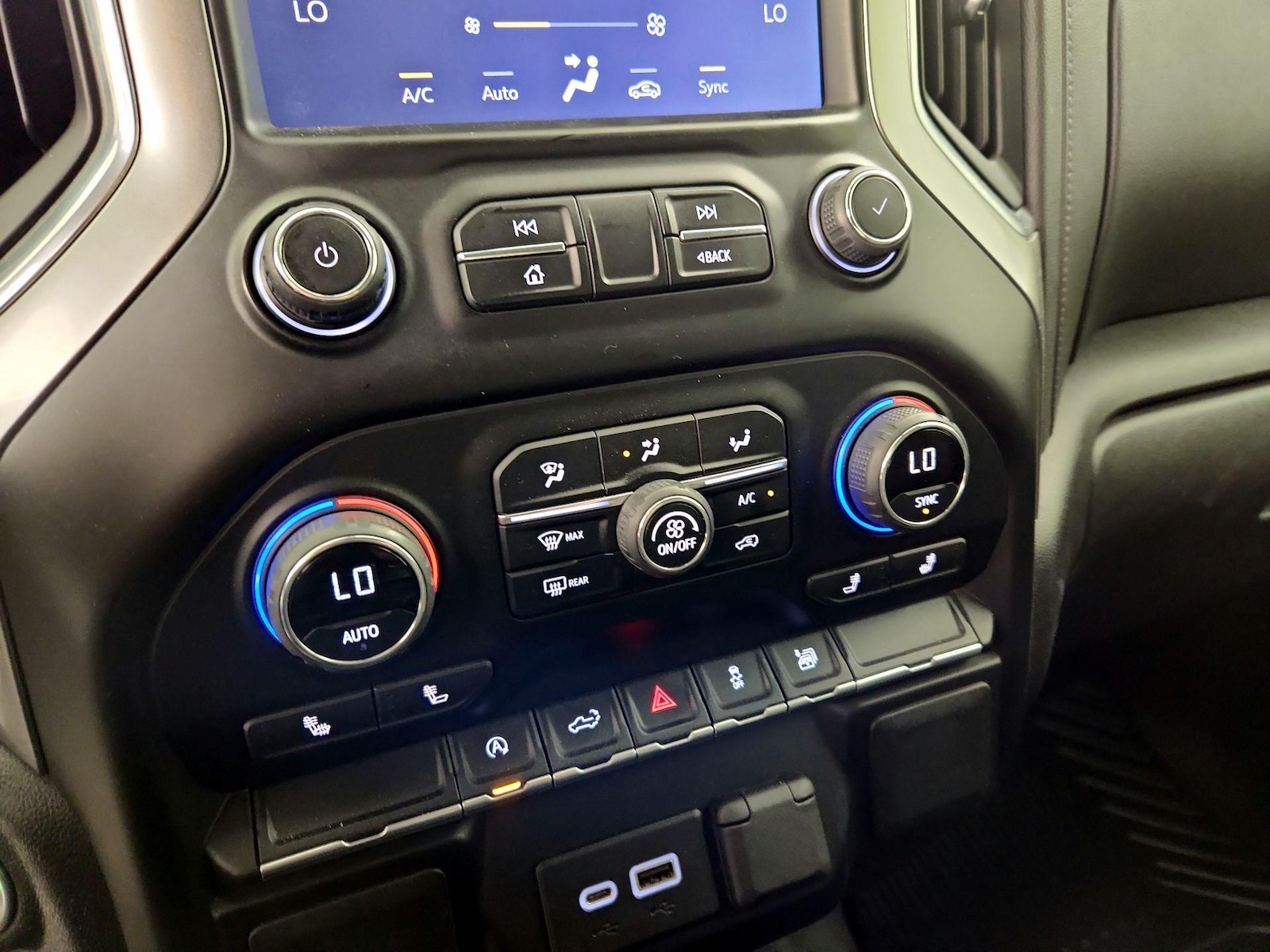 2021 Chevrolet Silverado 1500 LT - Photo 17