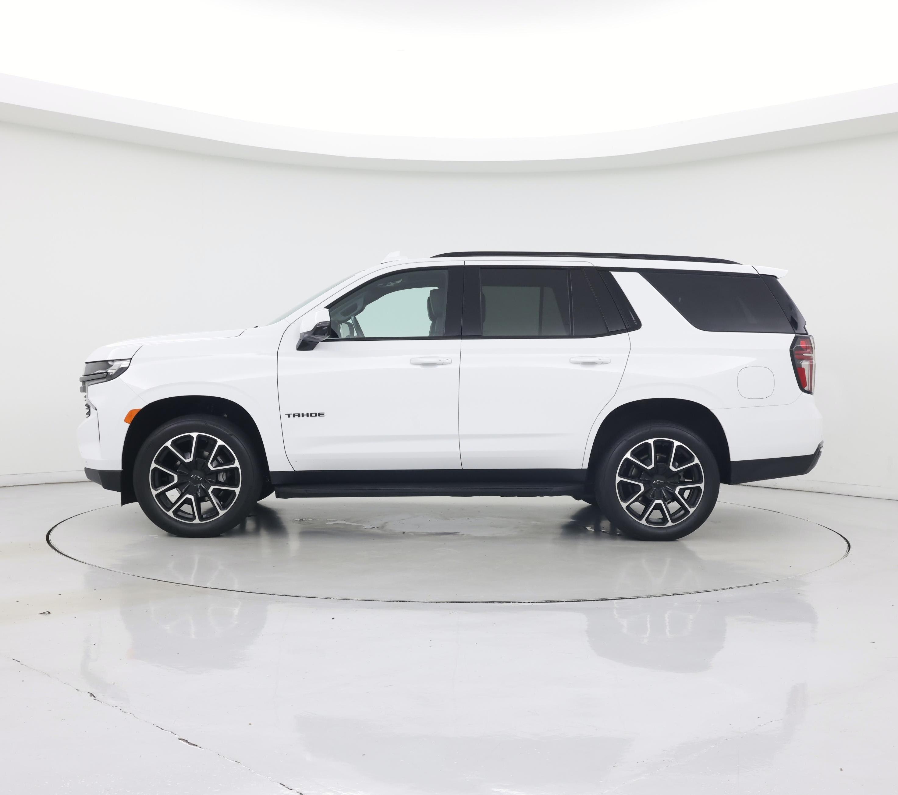 Thumbnail: 2021 Chevrolet Tahoe - 3