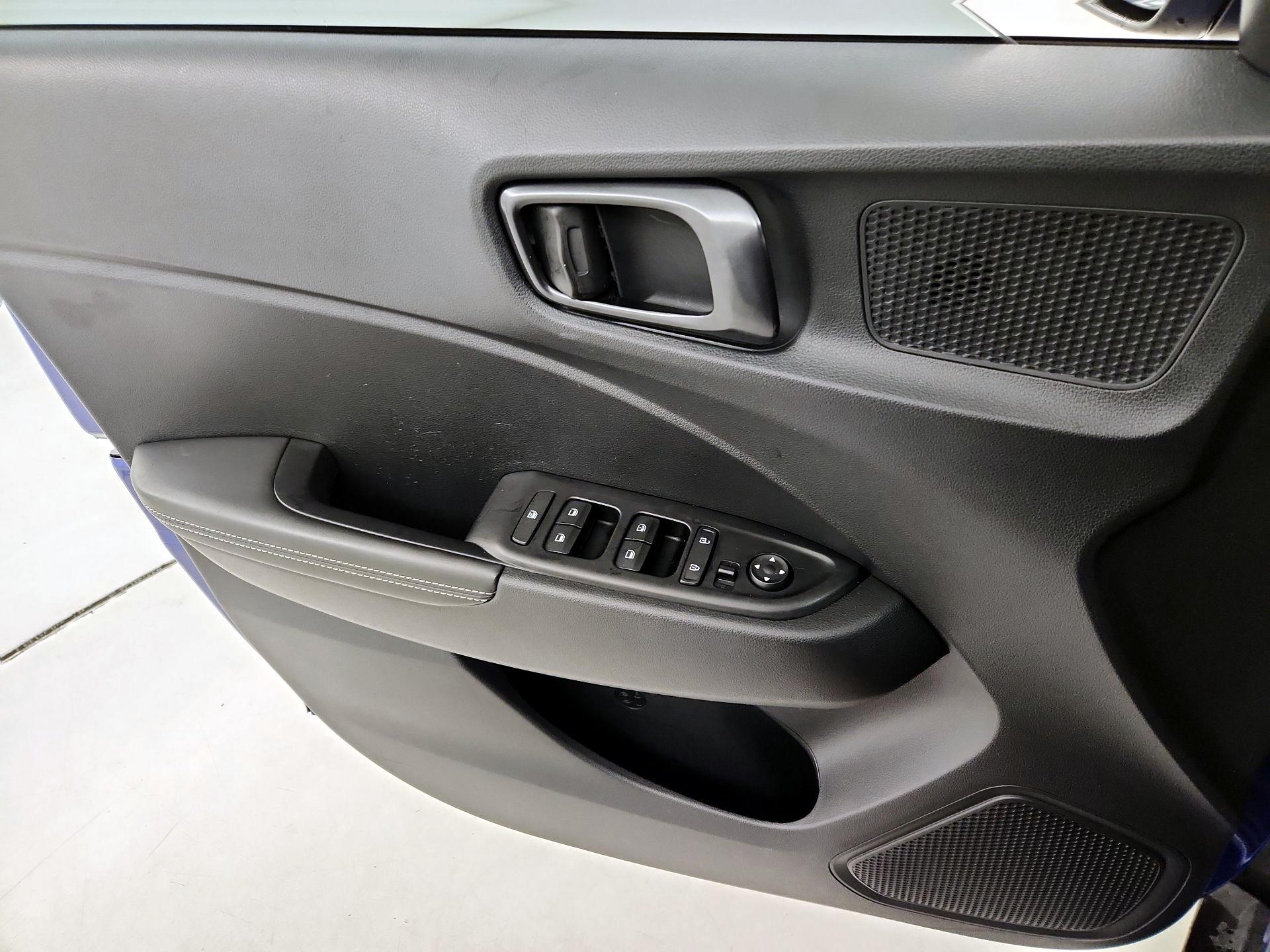 Thumbnail: 2023 Hyundai Venue - 12