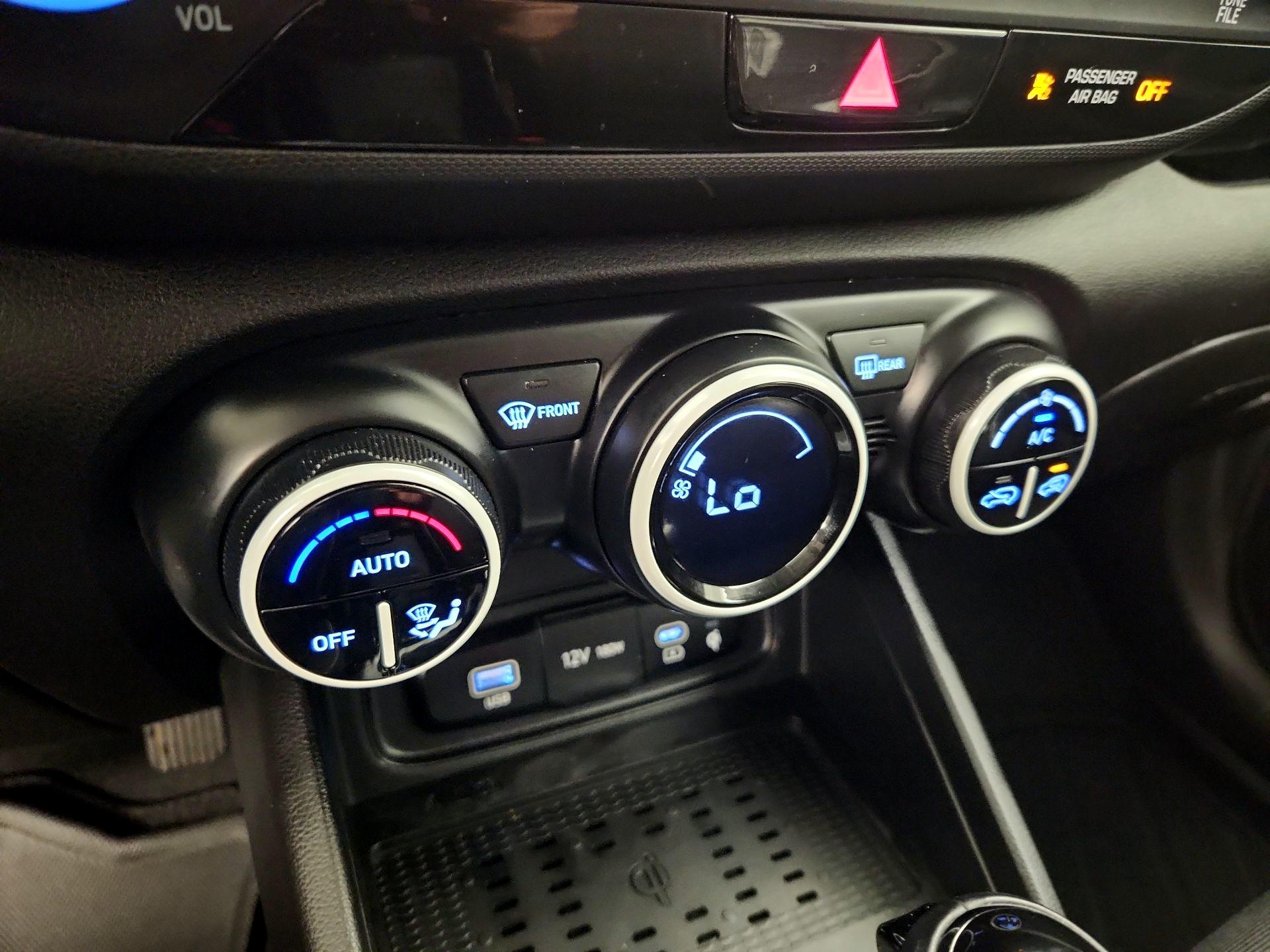 Thumbnail: 2023 Hyundai Venue - 17