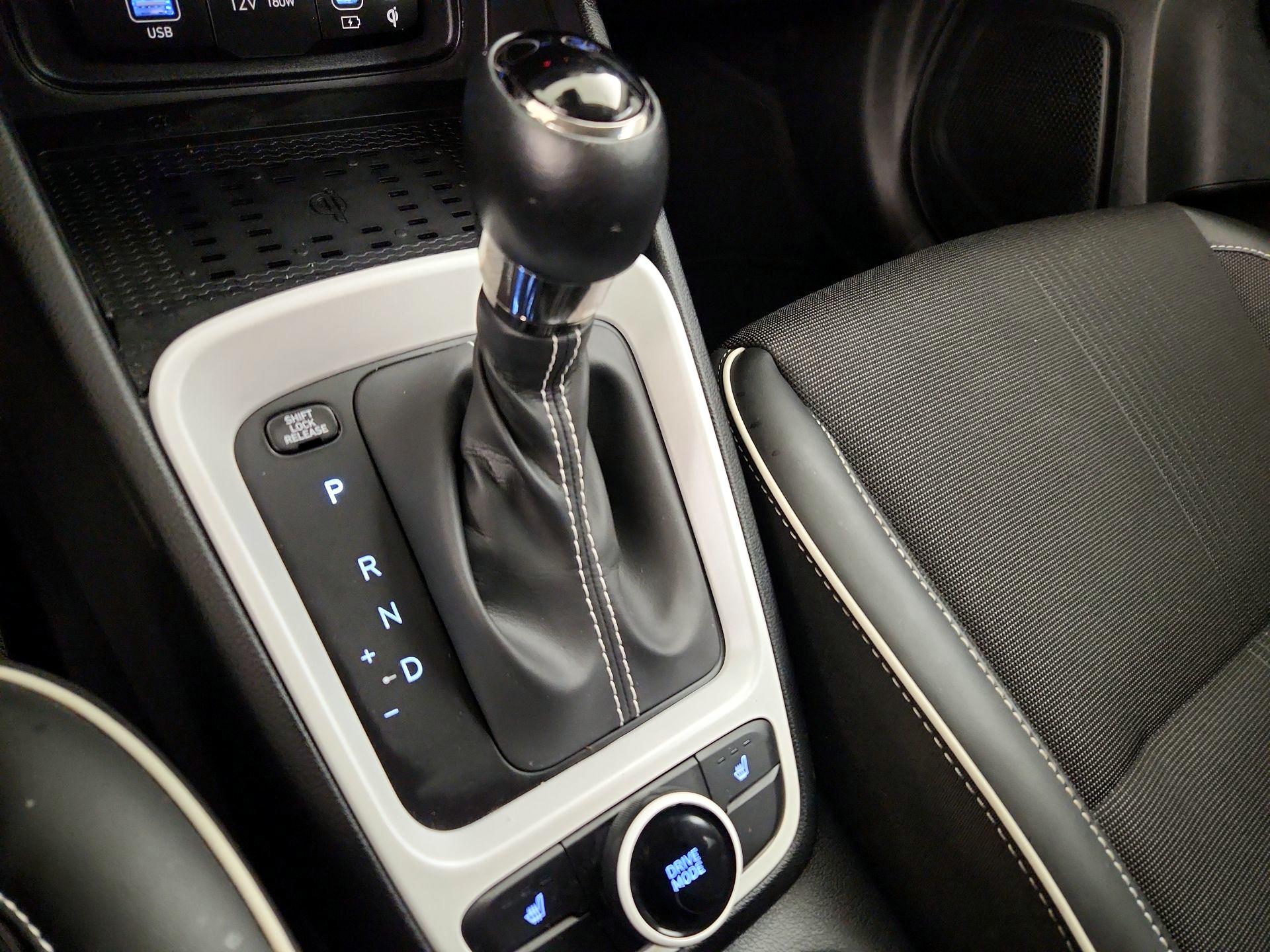 Thumbnail: 2023 Hyundai Venue - 18