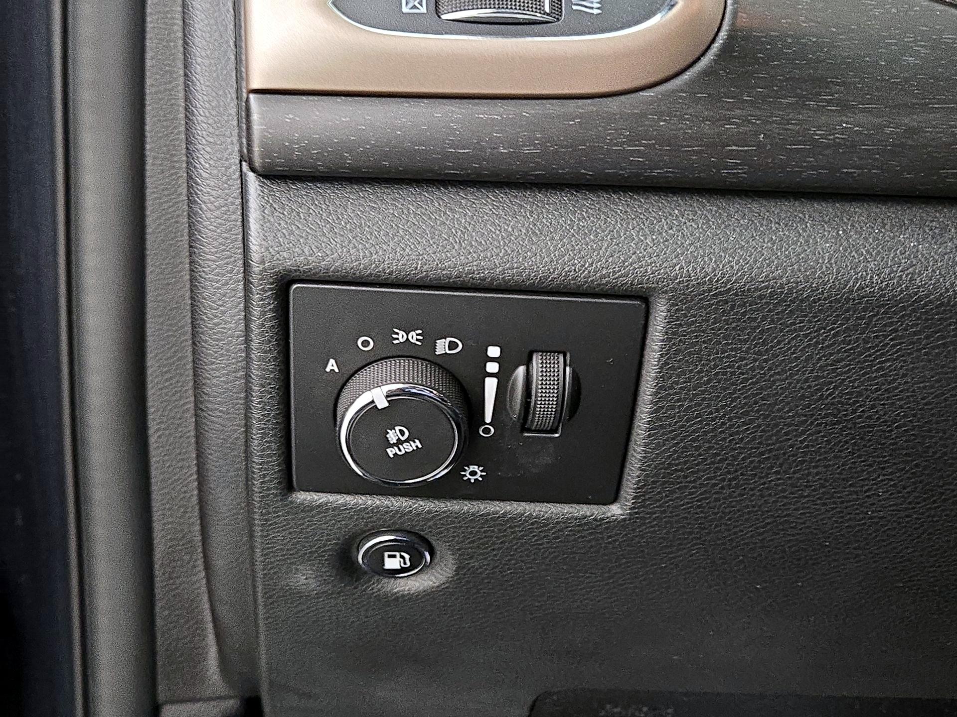 Thumbnail: 2015 Jeep Grand Cherokee - 13