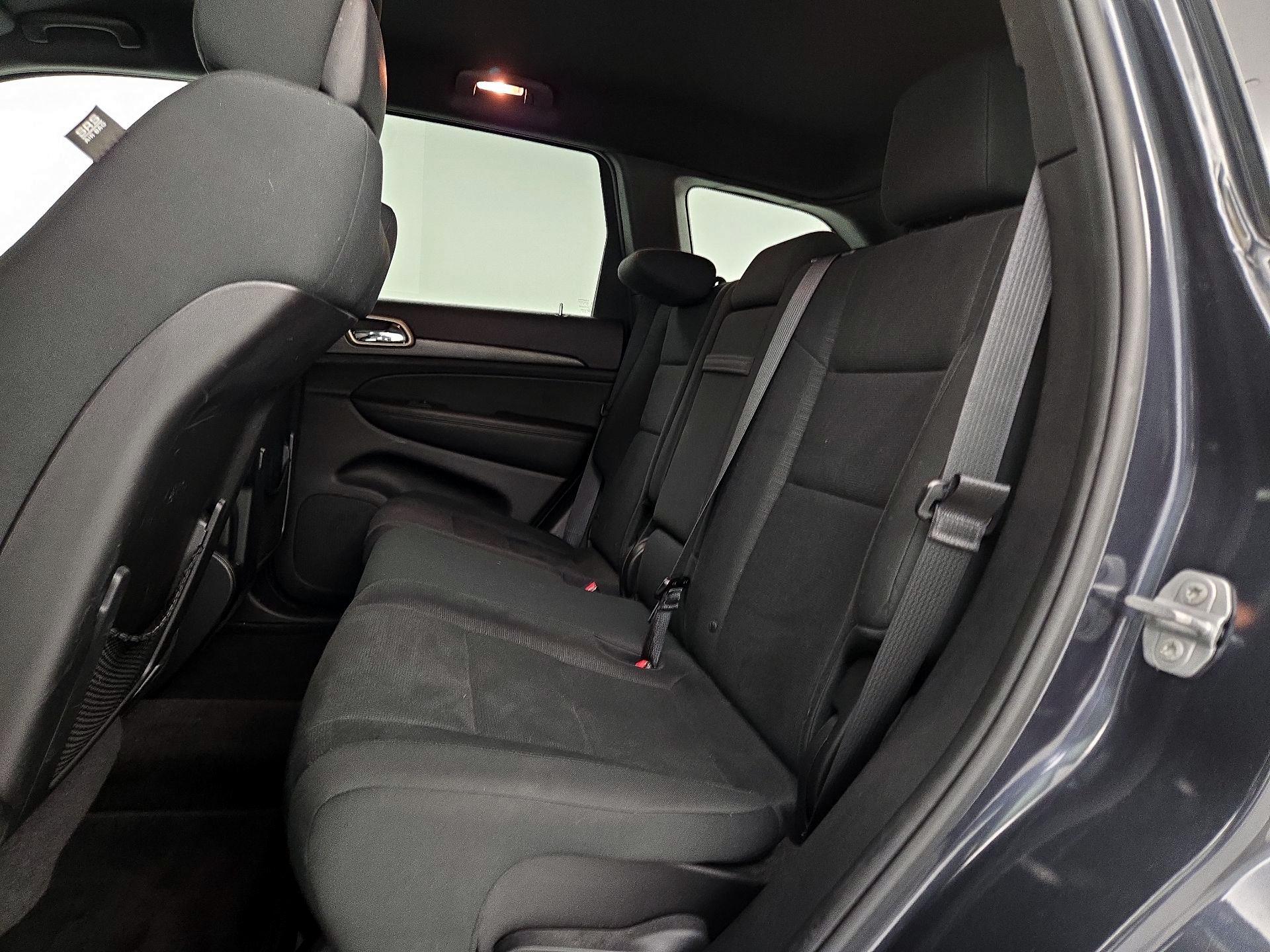 Thumbnail: 2015 Jeep Grand Cherokee - 18
