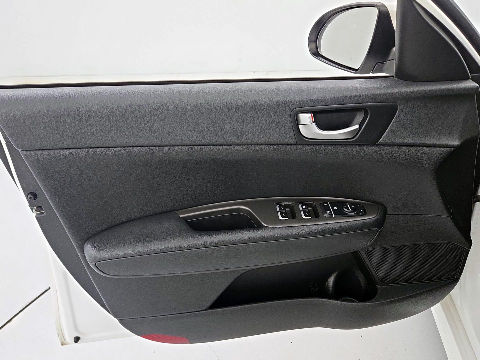 Thumbnail: 2016 Kia Optima - 12