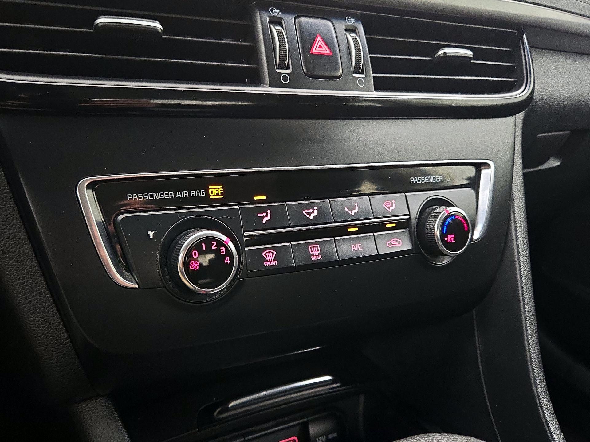 Thumbnail: 2016 Kia Optima - 16