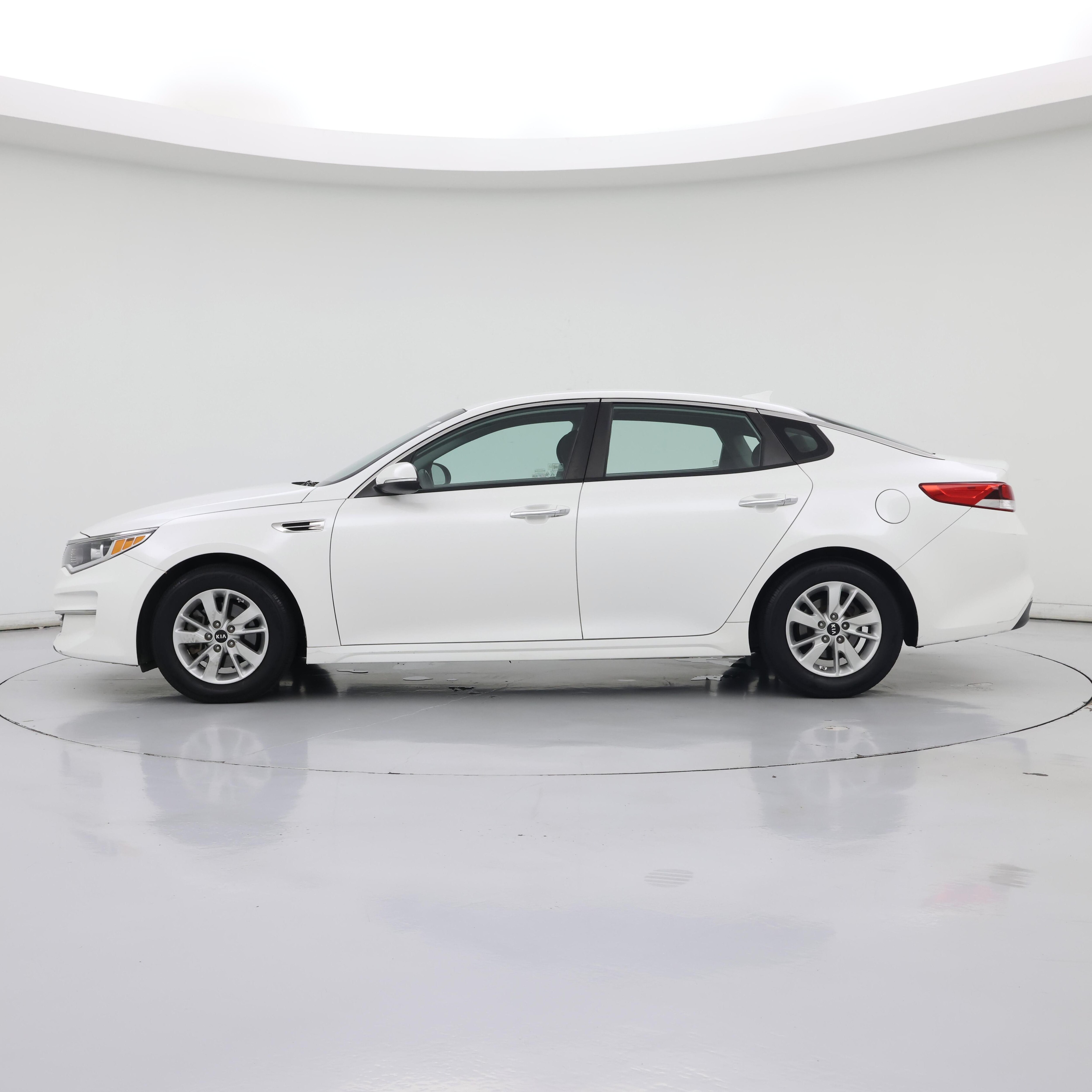 Thumbnail: 2016 Kia Optima - 3