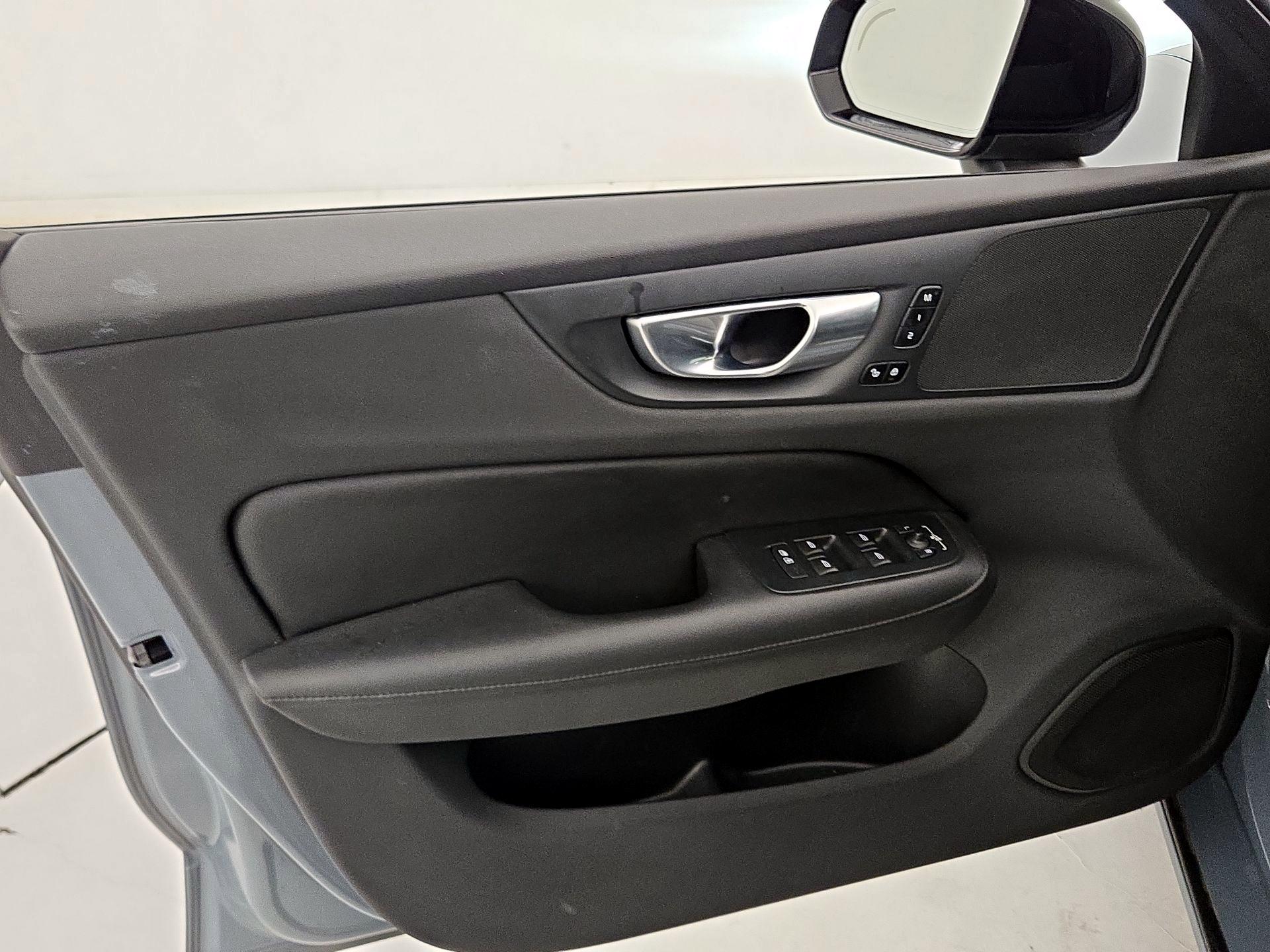 Thumbnail: 2024 Volvo S60 - 12
