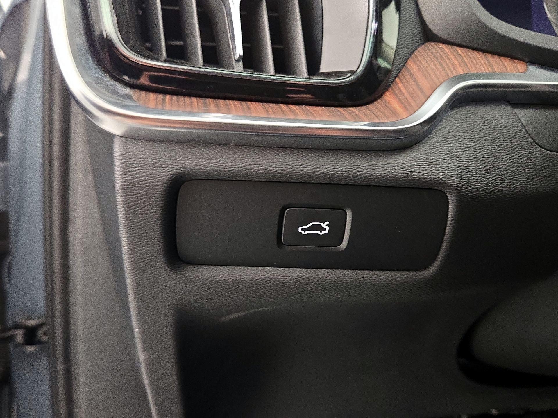 Thumbnail: 2024 Volvo S60 - 13