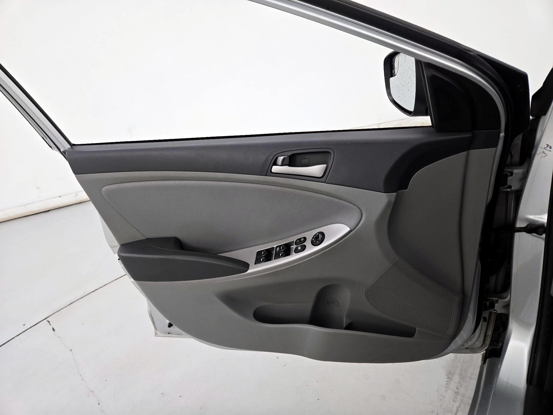 Thumbnail: 2015 Hyundai Accent - 12