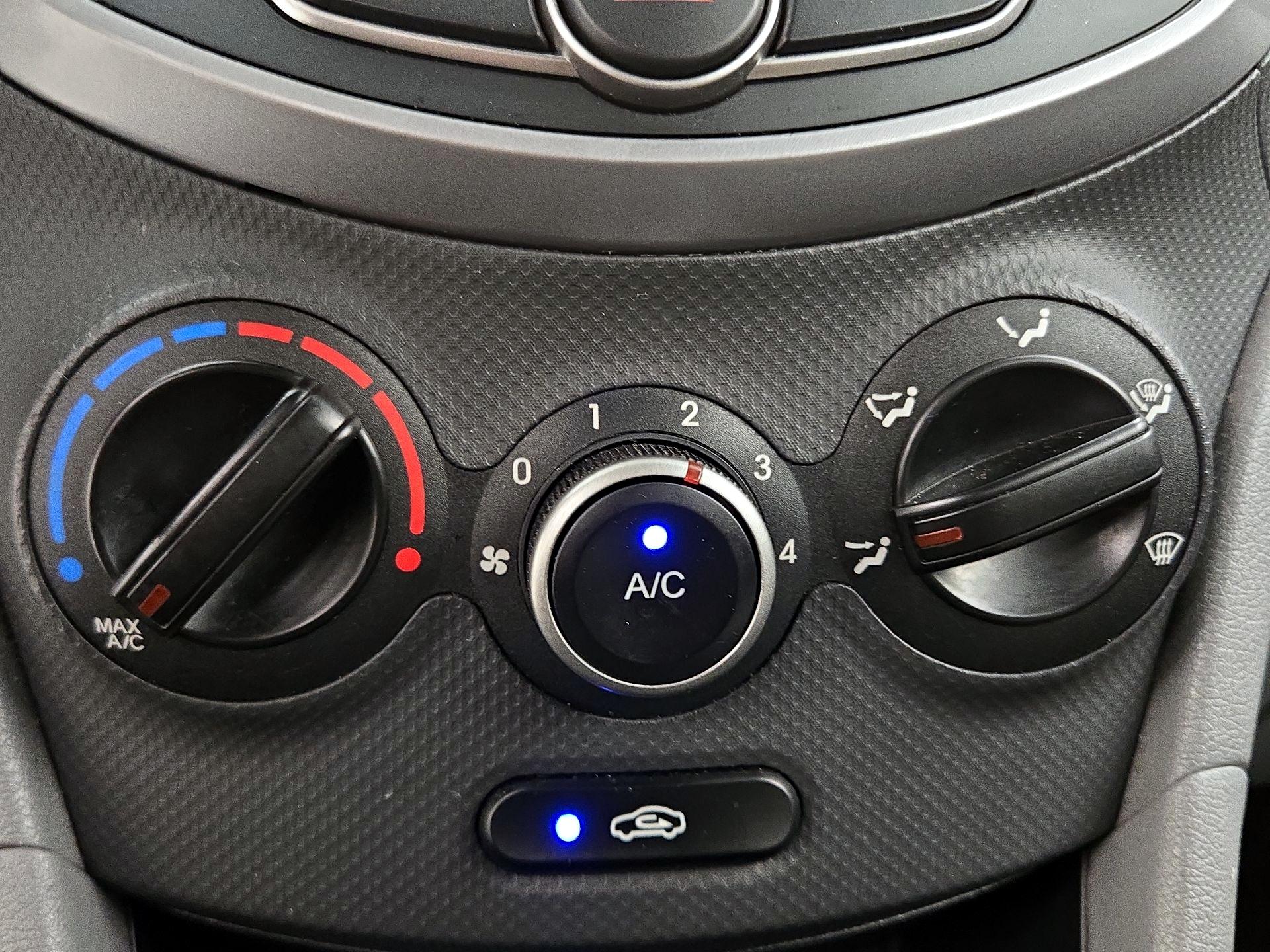 Thumbnail: 2015 Hyundai Accent - 15