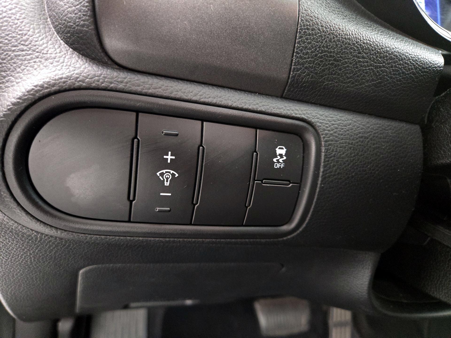 Thumbnail: 2017 Kia Forte - 13