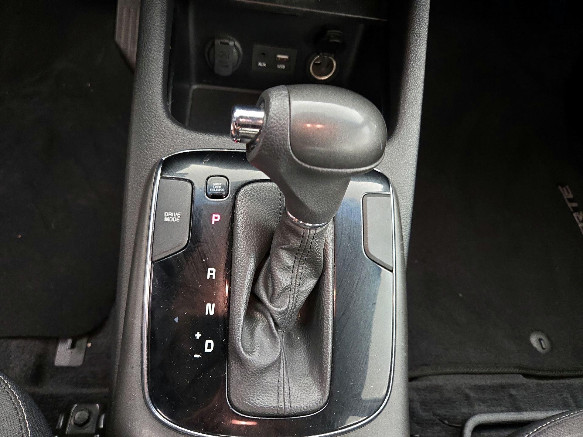 Thumbnail: 2017 Kia Forte - 16