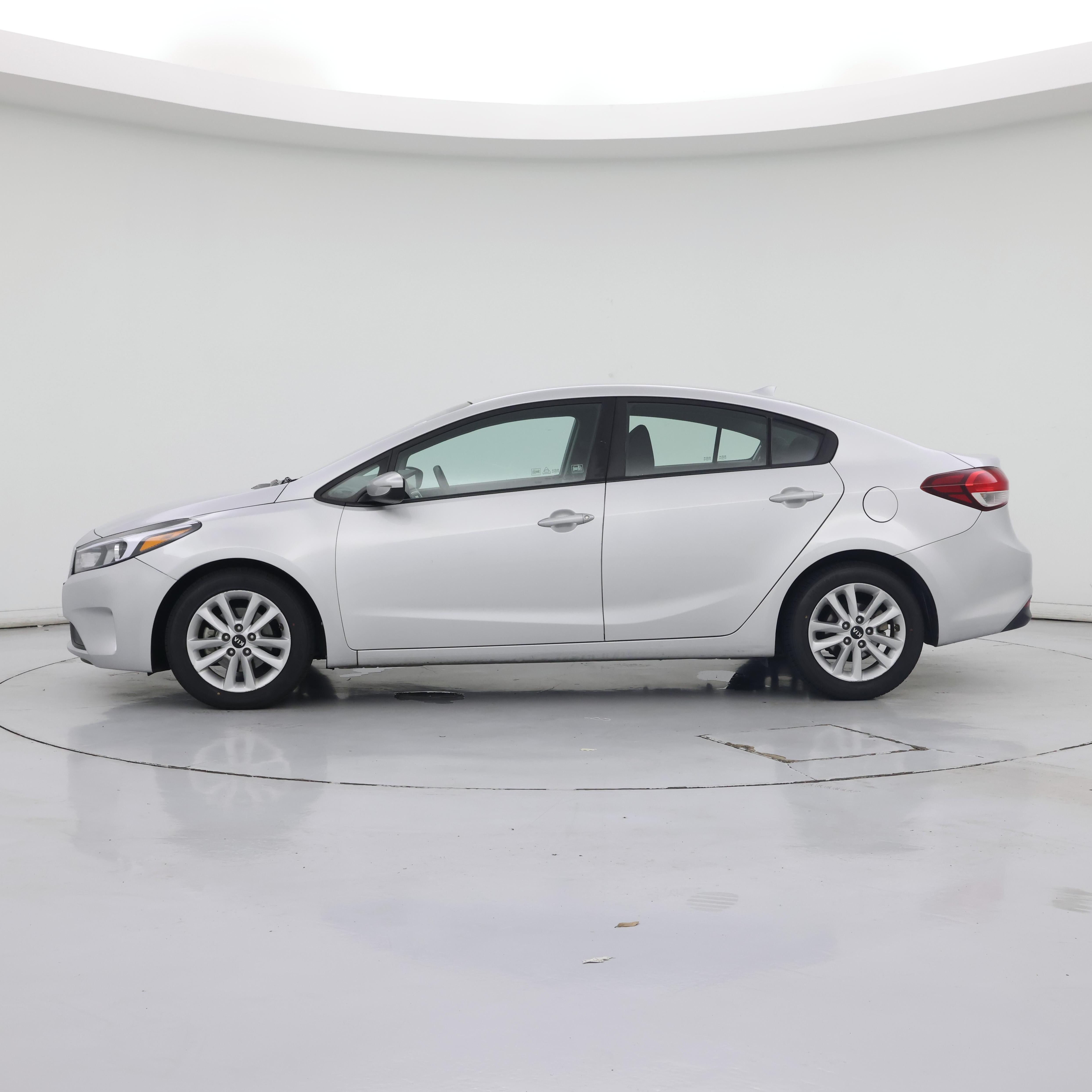 Thumbnail: 2017 Kia Forte - 3