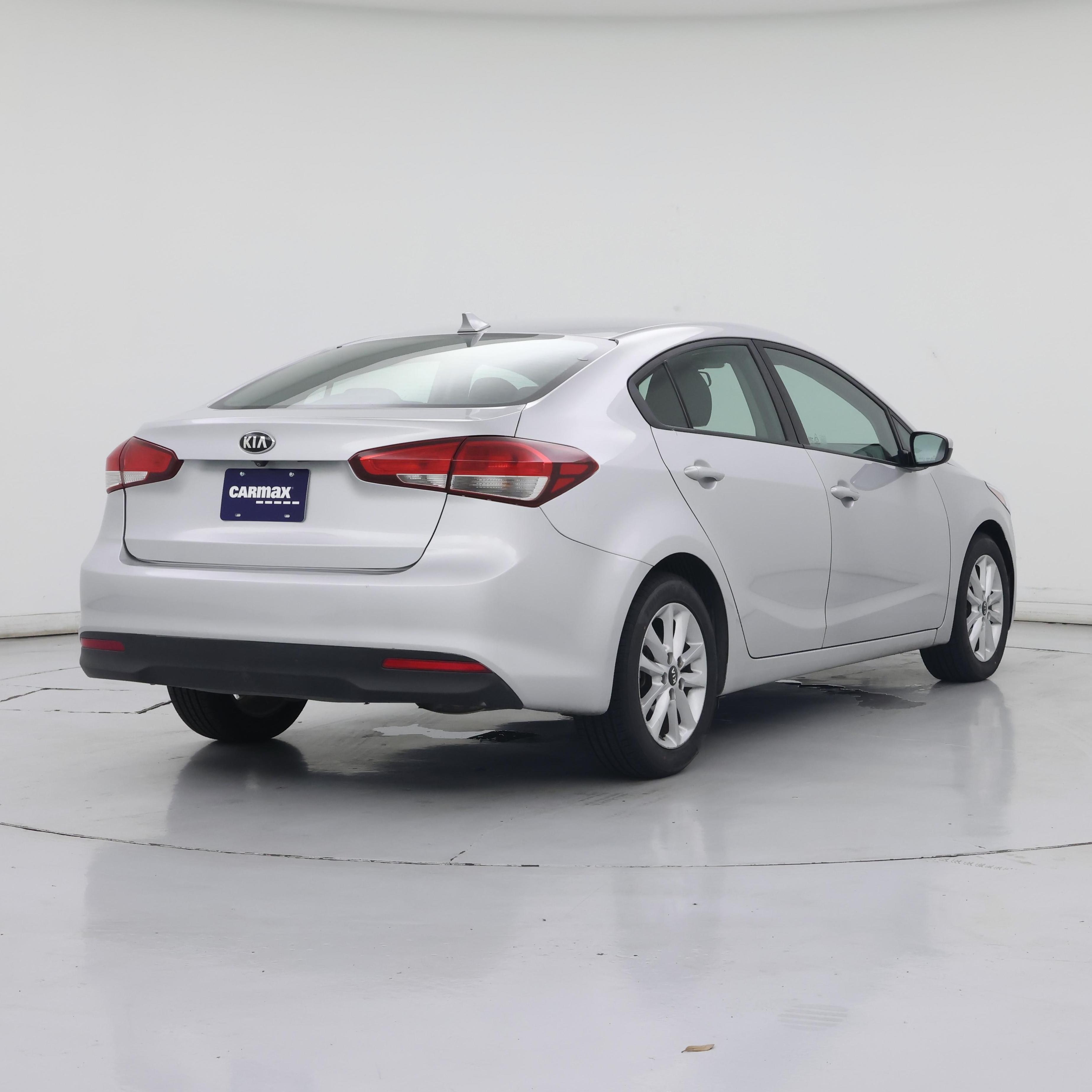 Thumbnail: 2017 Kia Forte - 8