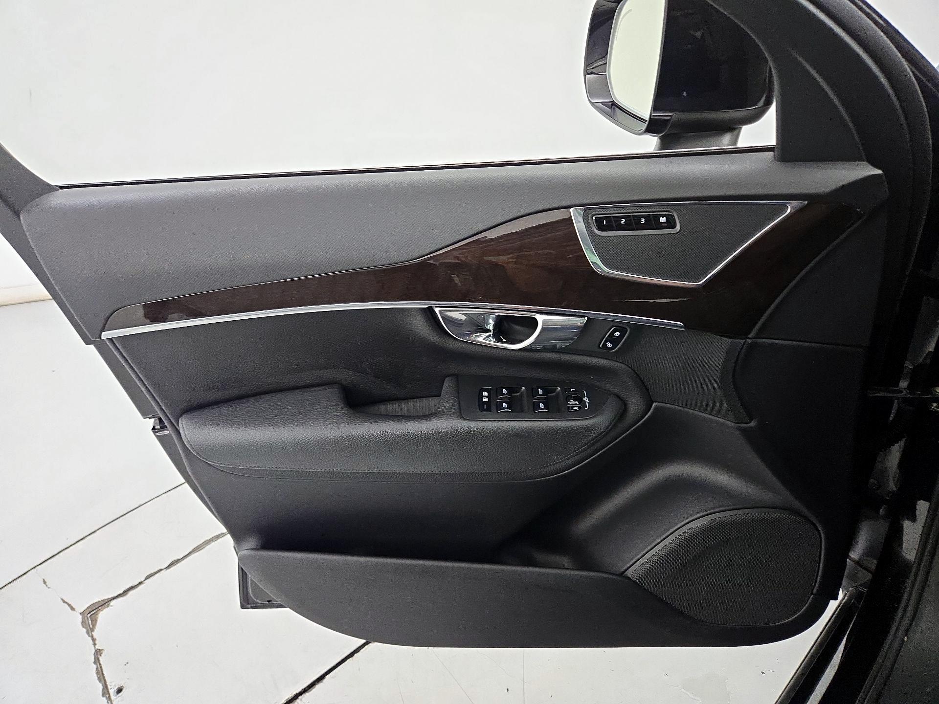 Thumbnail: 2017 Volvo XC90 - 12
