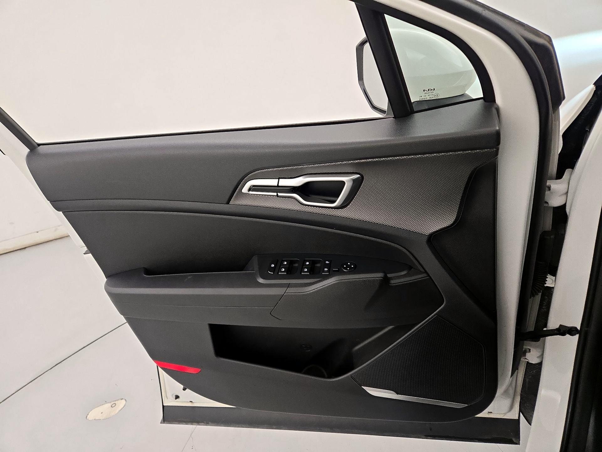 Thumbnail: 2023 Kia Sportage - 12