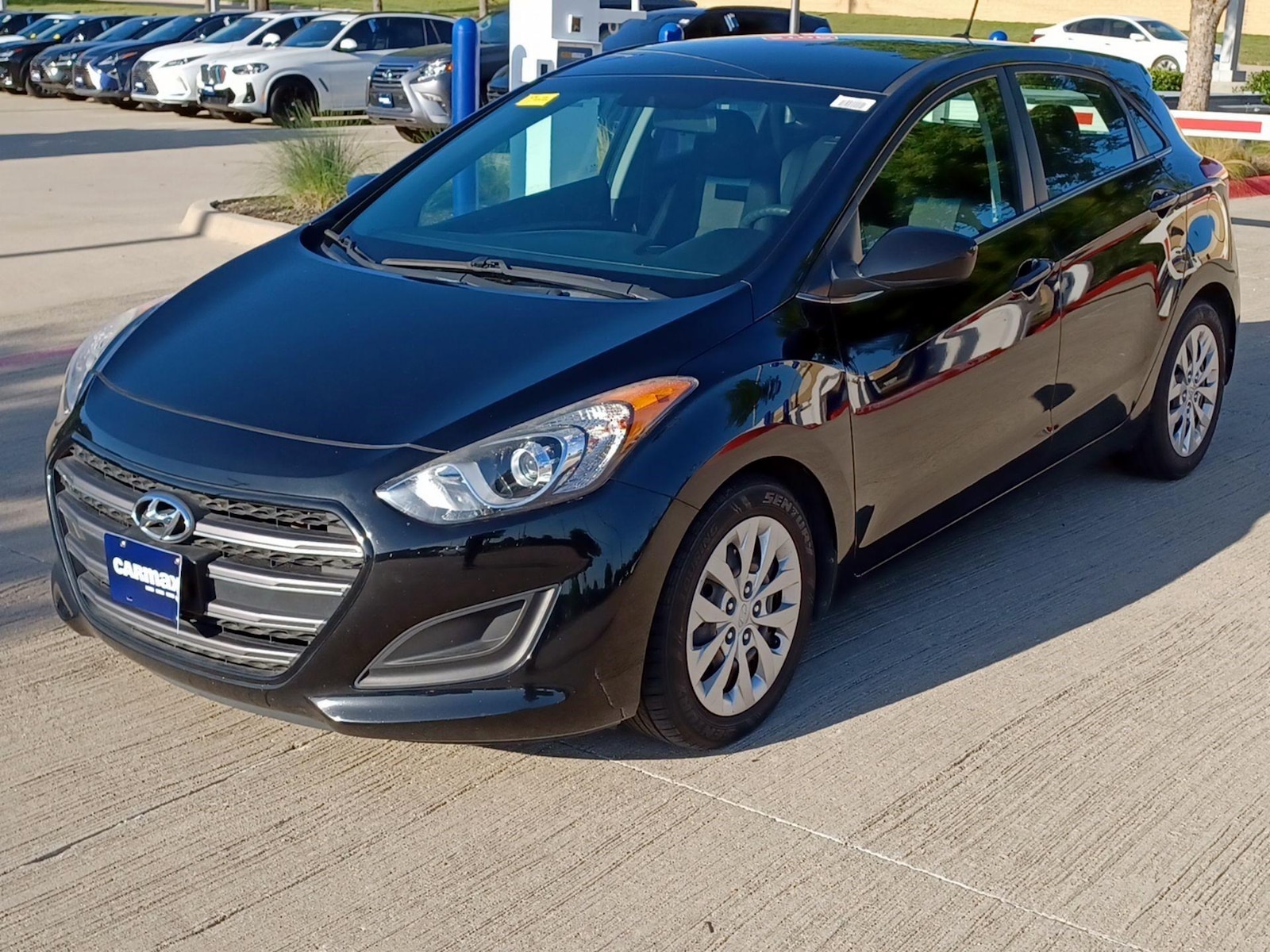 2016 Hyundai Elantra GT Base - Photo 4