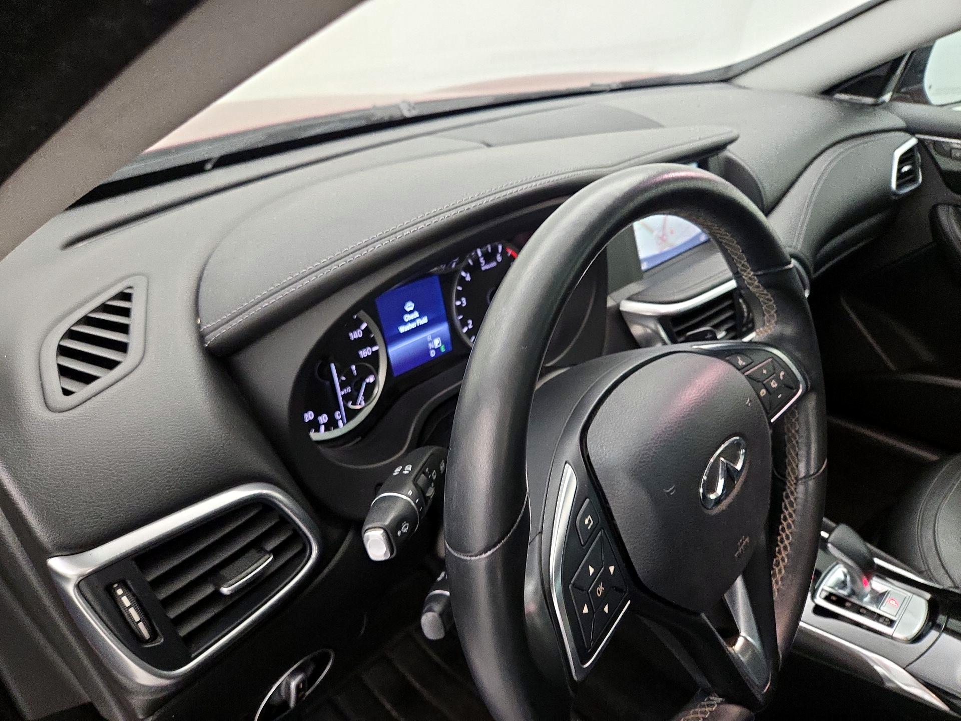 Thumbnail: 2017 INFINITI QX30 - 9